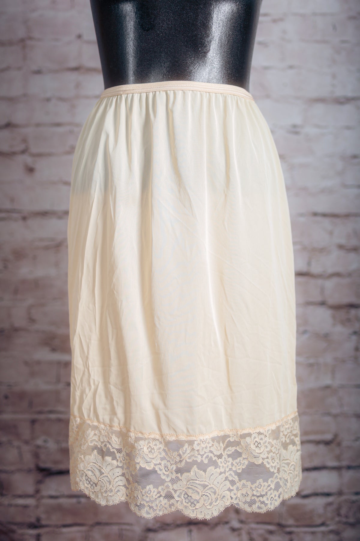 Vanity Fair Vintage 70s Satin Single Slit Half Slip Skirt Beige Medium