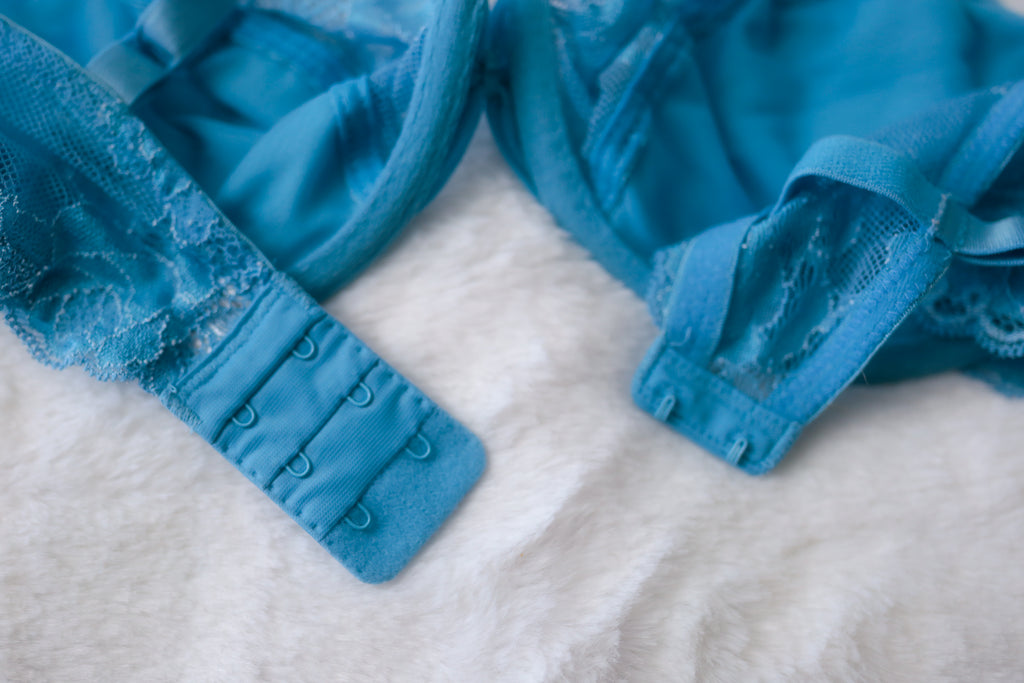 Wacoal 32D Embrace Lace 65191 Unlined Embroidered Underwire Bra Blue