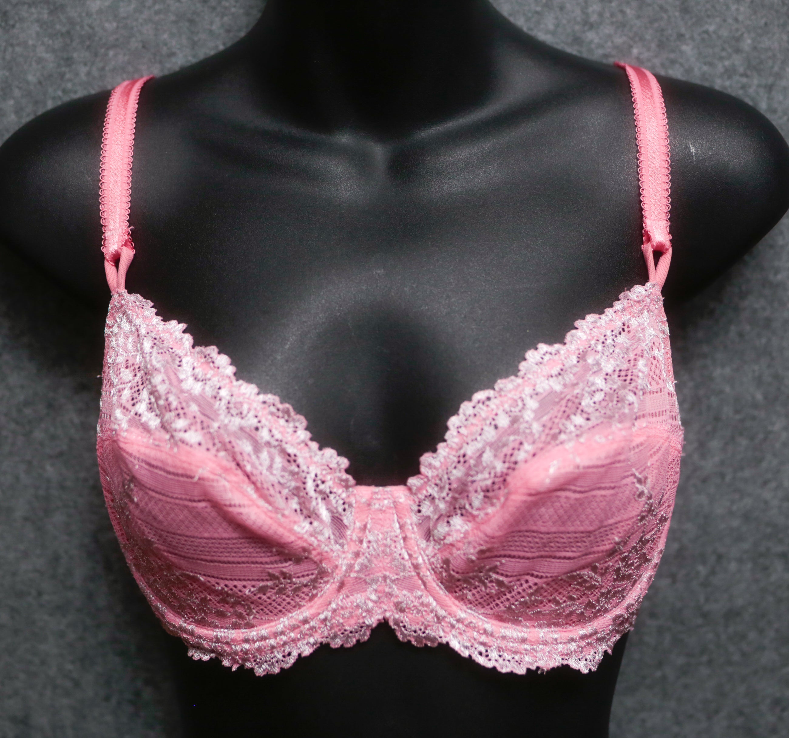 Wacoal 32D Embrace Lace 65191 Unlined Embroidered Underwire Bra Pink