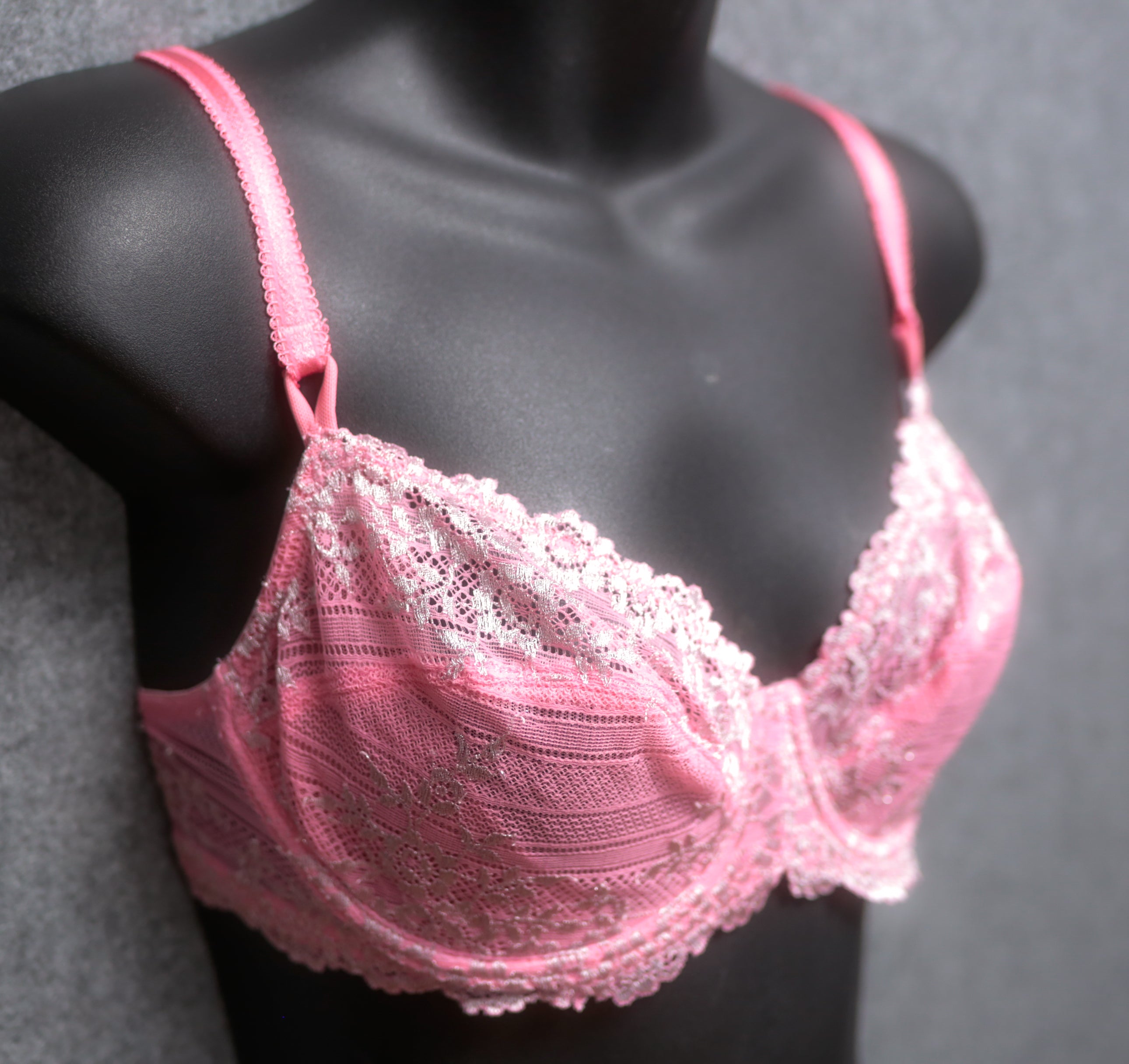 Wacoal 32D Embrace Lace 65191 Unlined Embroidered Underwire Bra Pink