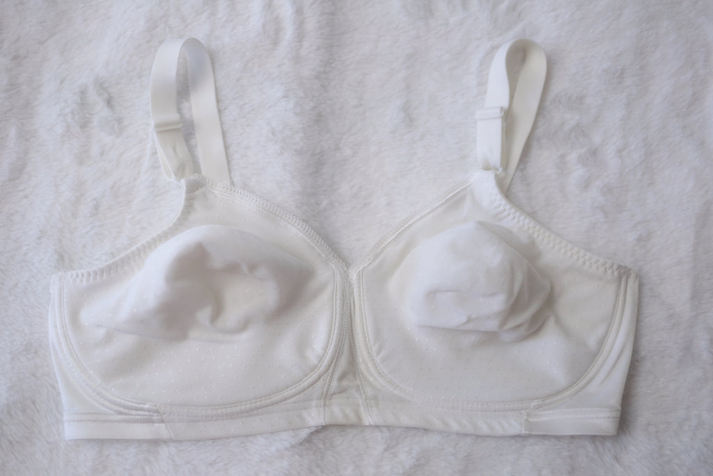 Playtex Vintage 38D 4207 USA-made Soft Underwire Lined Bullet Bra White