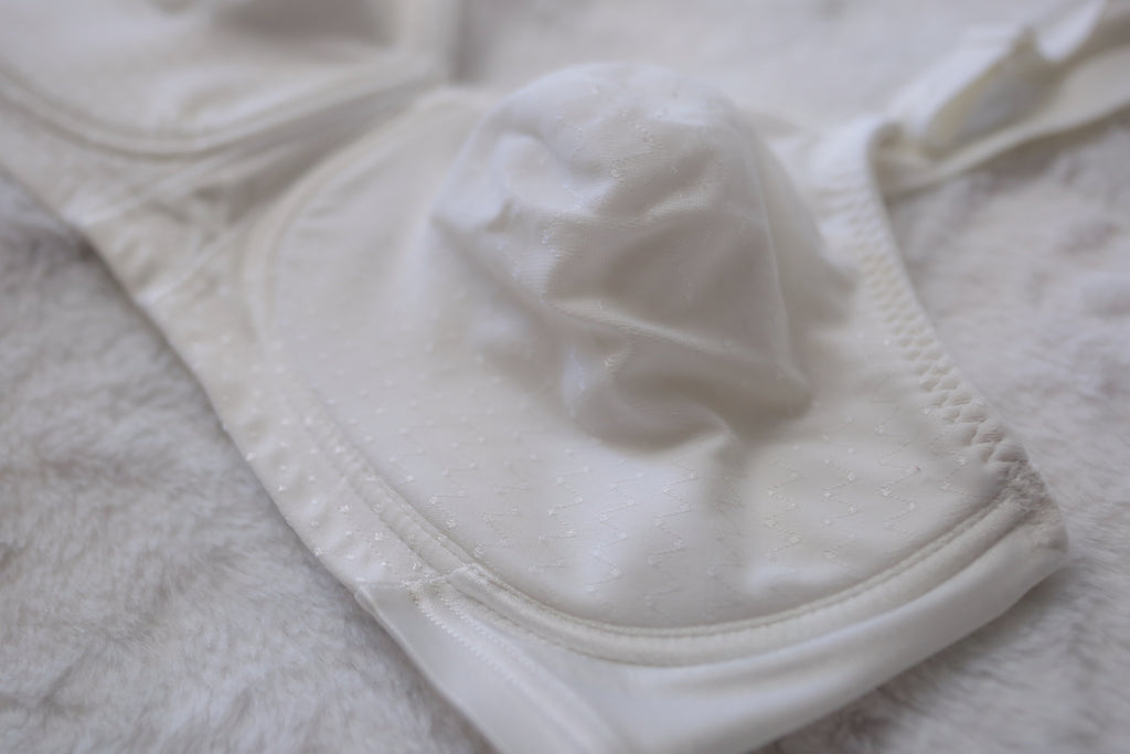 Playtex Vintage 38D 4207 USA-made Soft Underwire Lined Bullet Bra White