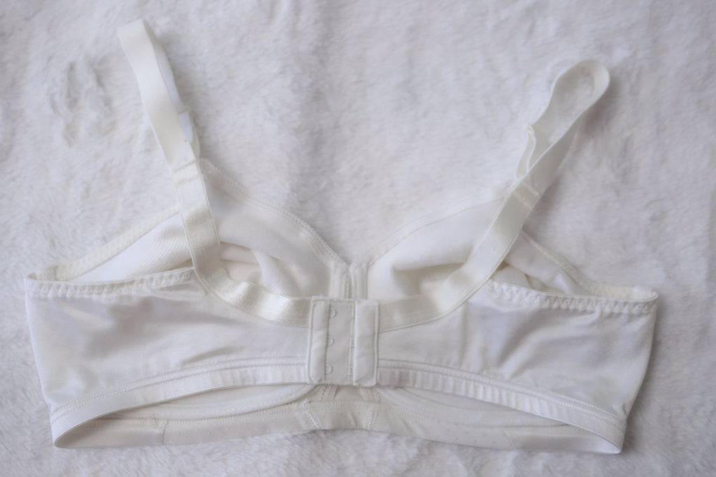 Playtex Vintage 38D 4207 USA-made Soft Underwire Lined Bullet Bra White