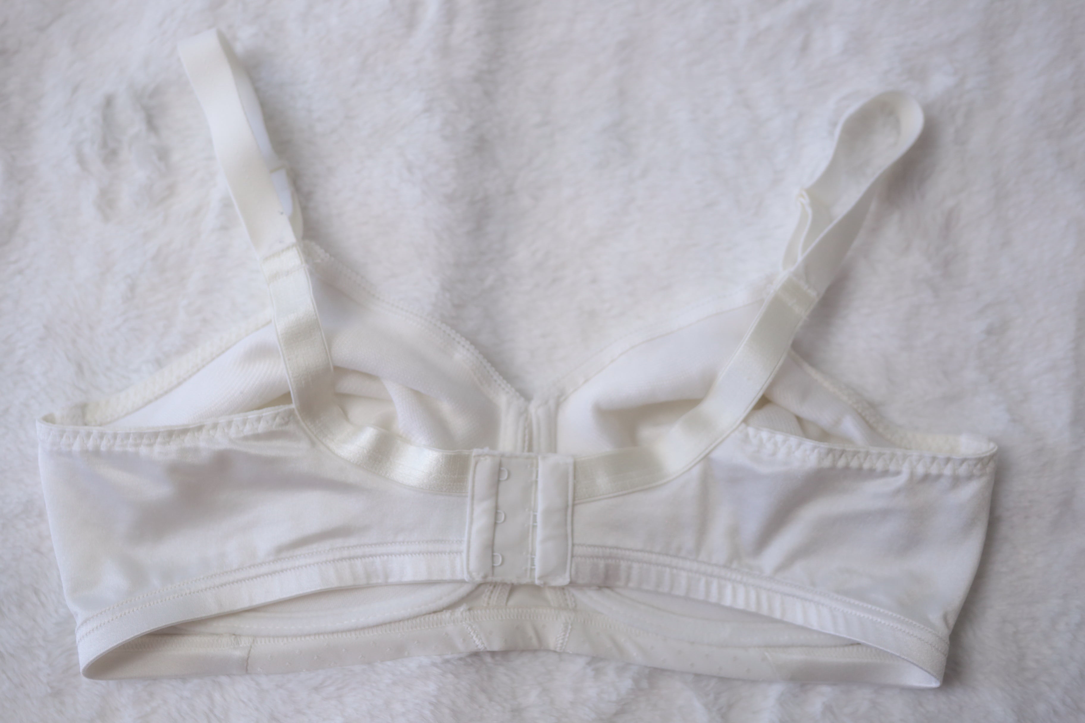 Playtex Vintage 38D 4207 USA-made Soft Underwire Lined Bullet Bra White