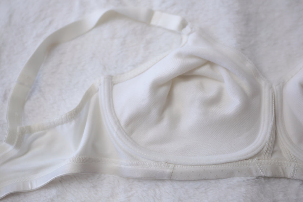 Playtex Vintage 38D 4207 USA-made Soft Underwire Lined Bullet Bra White