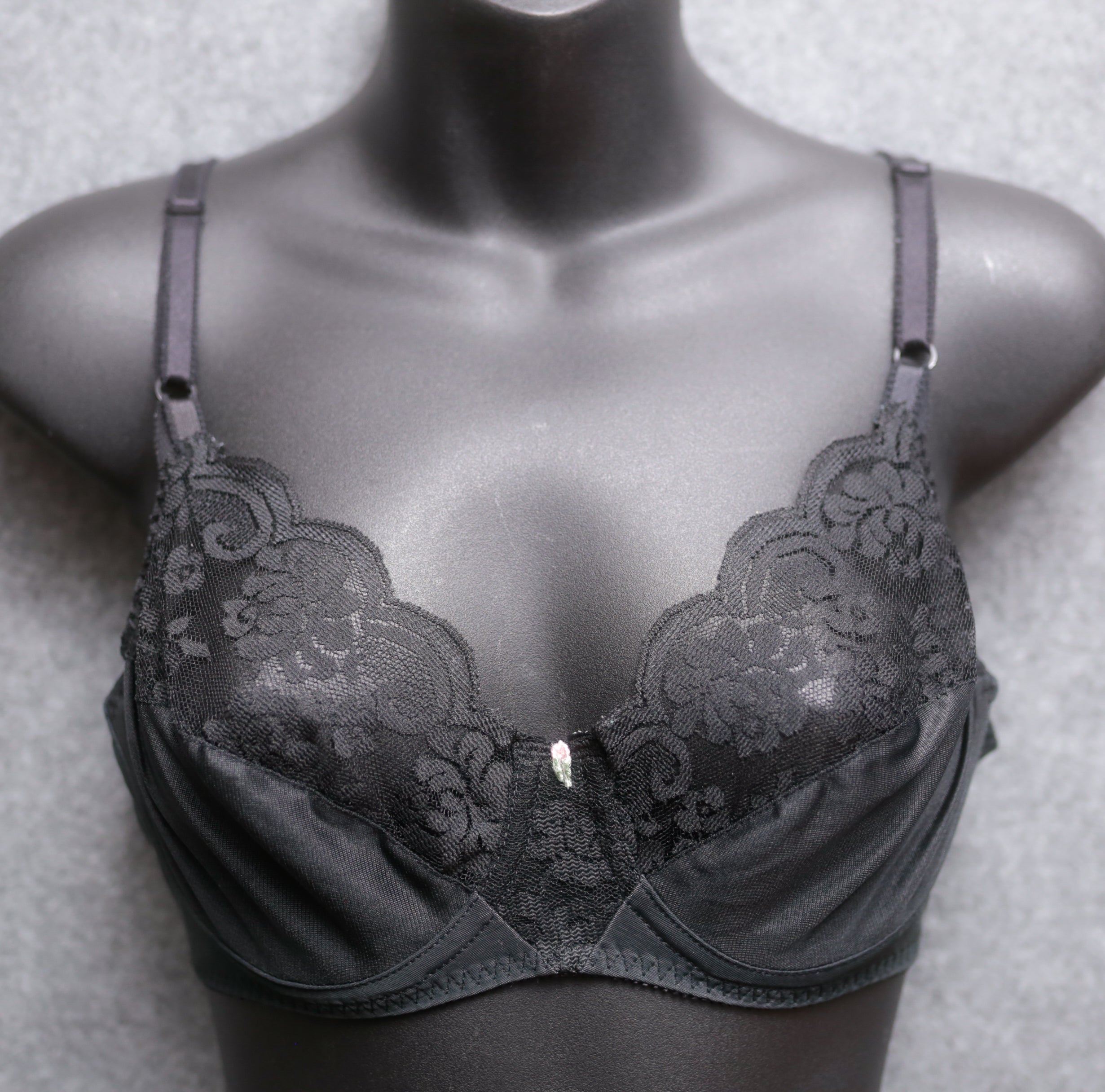 Chantilly Maidenform Vintage 36B Sheer Underwire Bra Black Lace