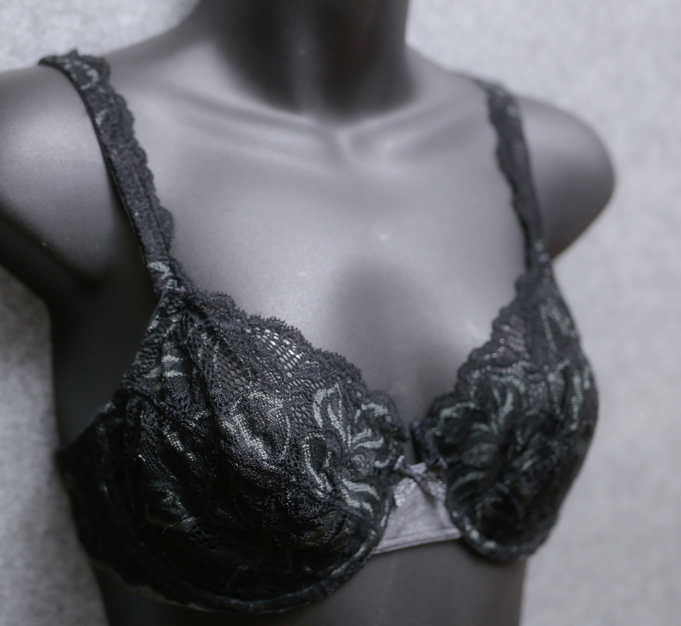Bali 34B Lace Desire 6543 Seamed Lined Lace Unpadded Underwire Bra Black