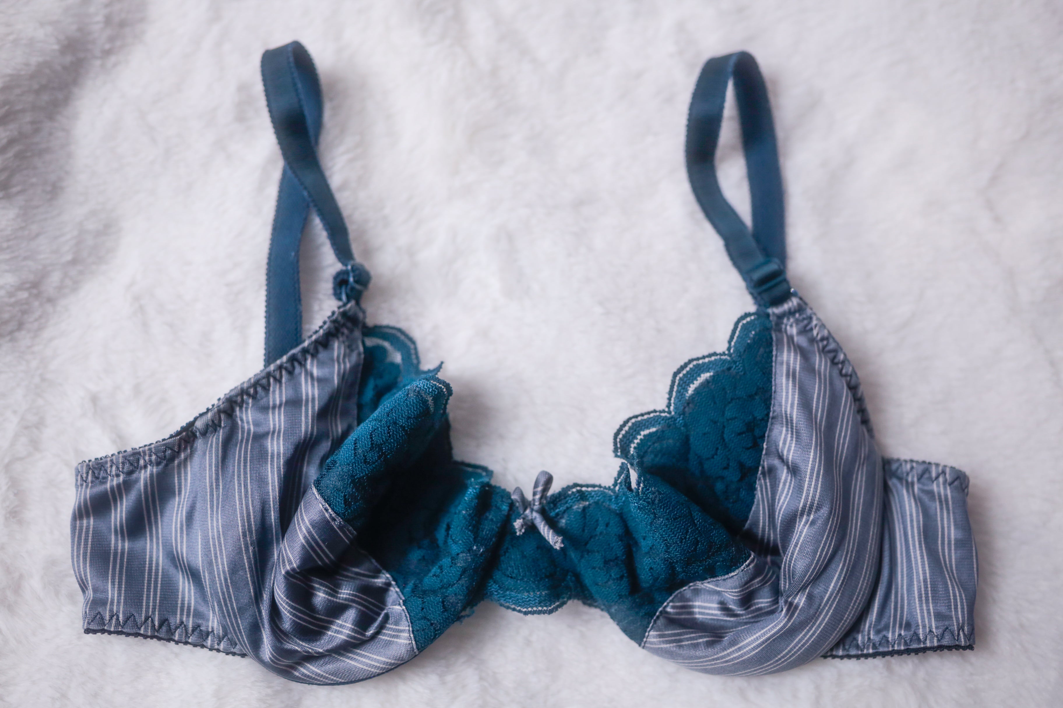 Chantilly Maidenform 36B Vintage Underwire Bra Green Lace