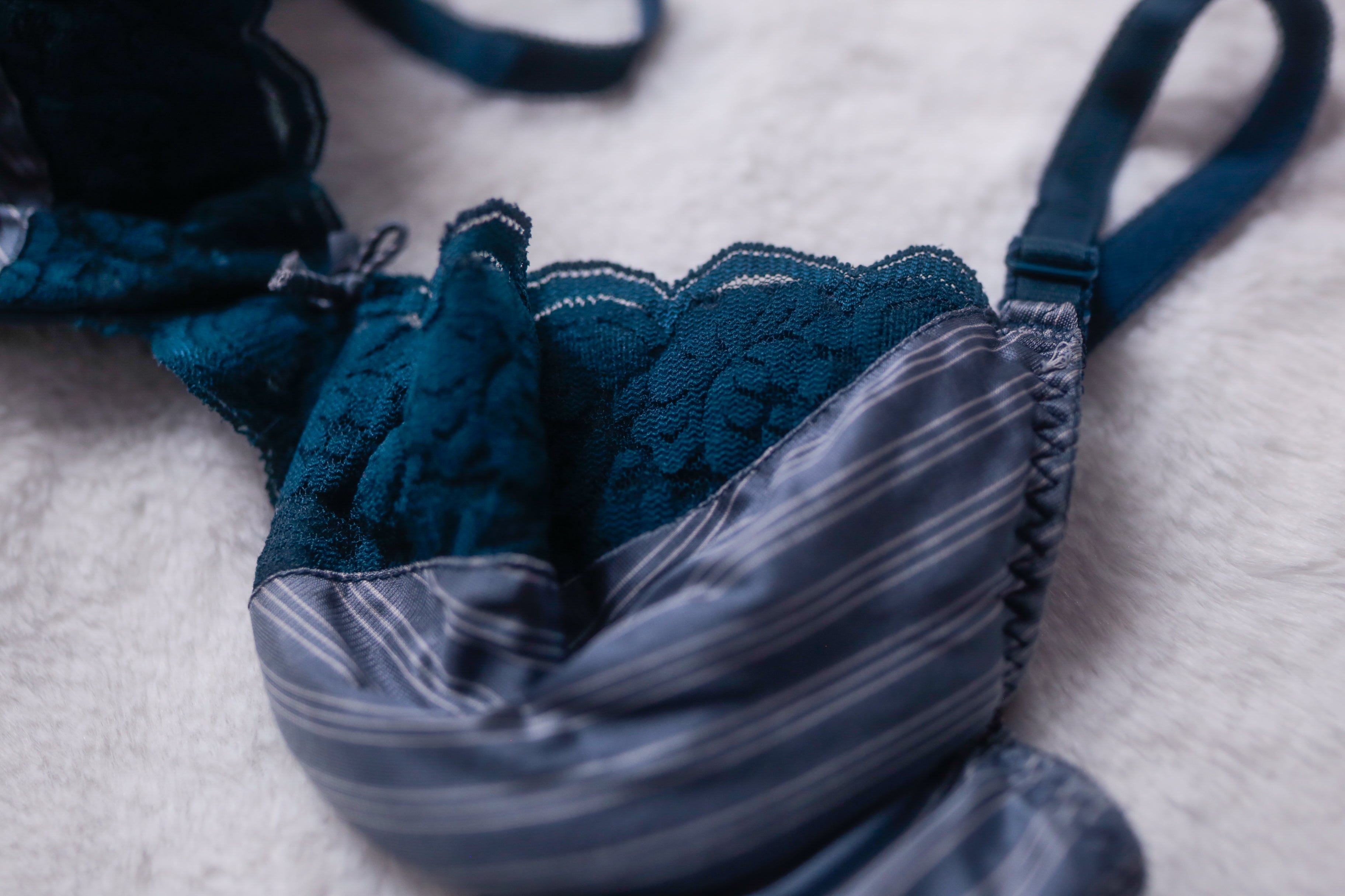 Chantilly Maidenform 36B Vintage Underwire Bra Green Lace