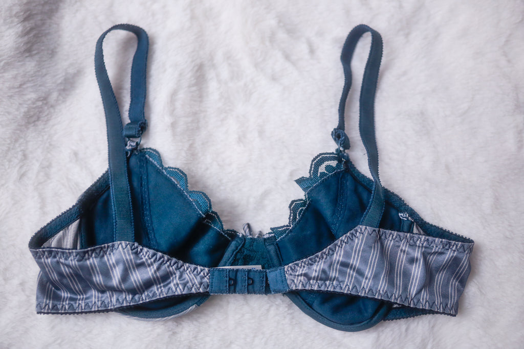 Chantilly Maidenform 36B Vintage Underwire Bra Green Lace