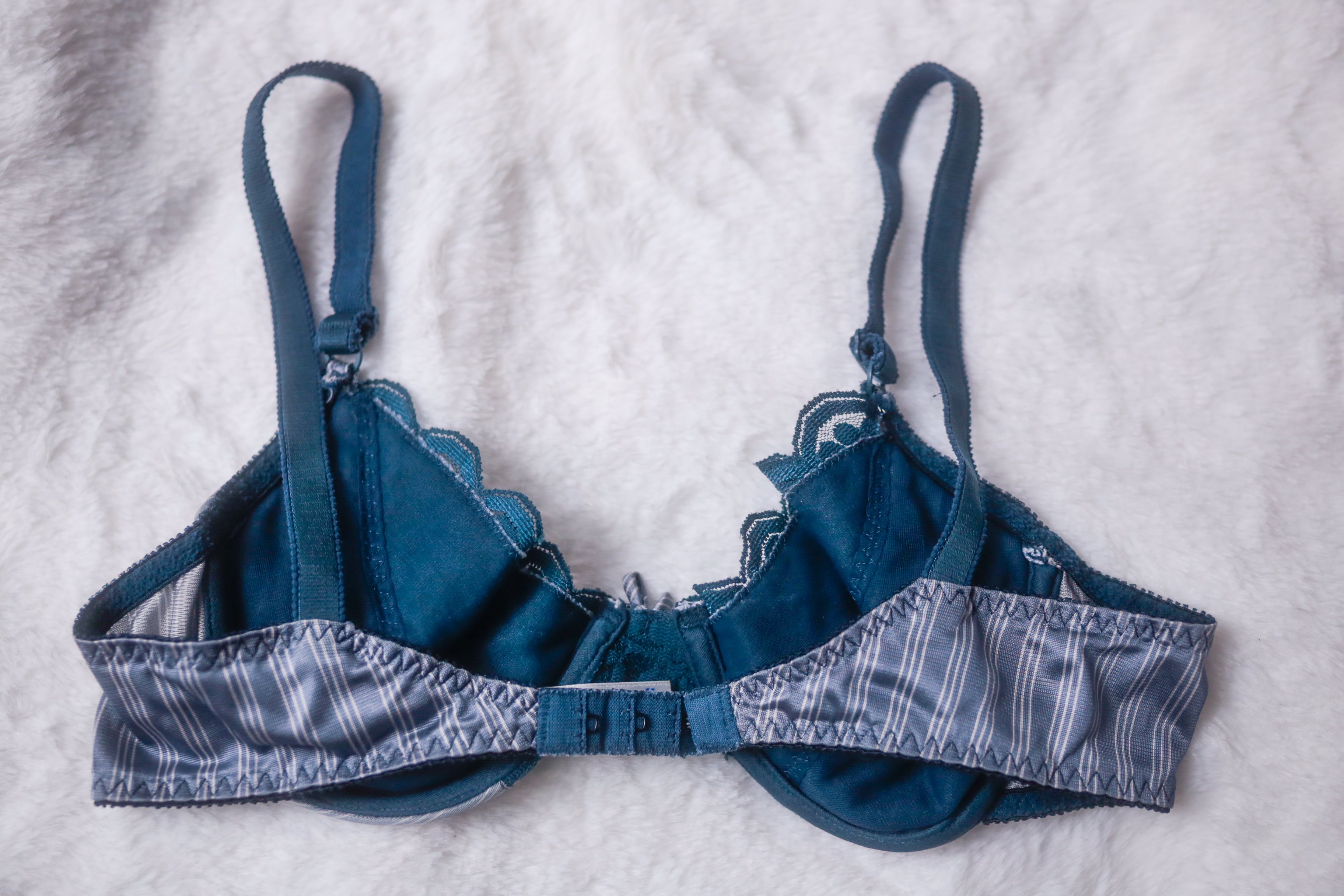 Chantilly Maidenform 36B Vintage Underwire Bra Green Lace