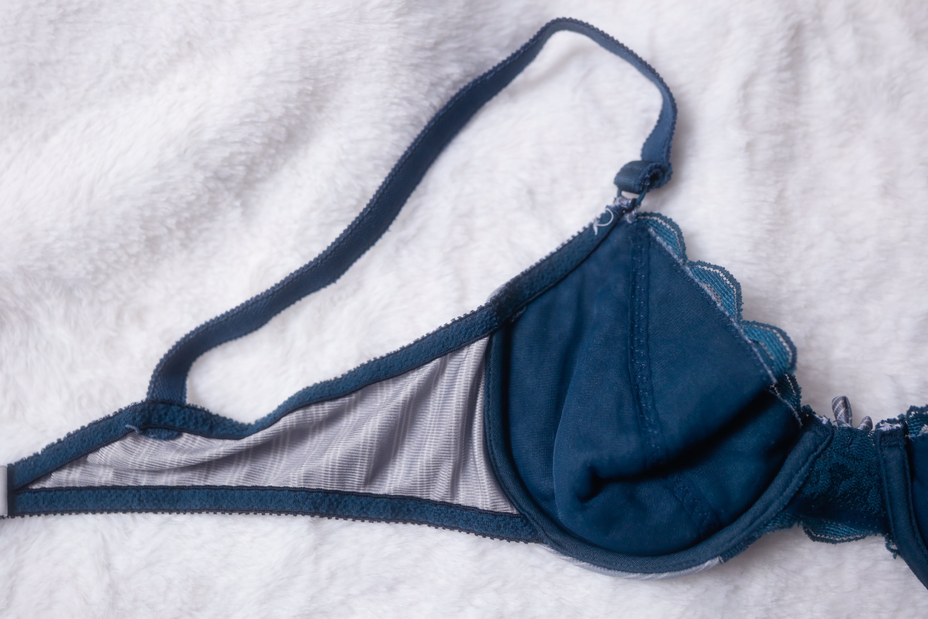 Chantilly Maidenform 36B Vintage Underwire Bra Green Lace