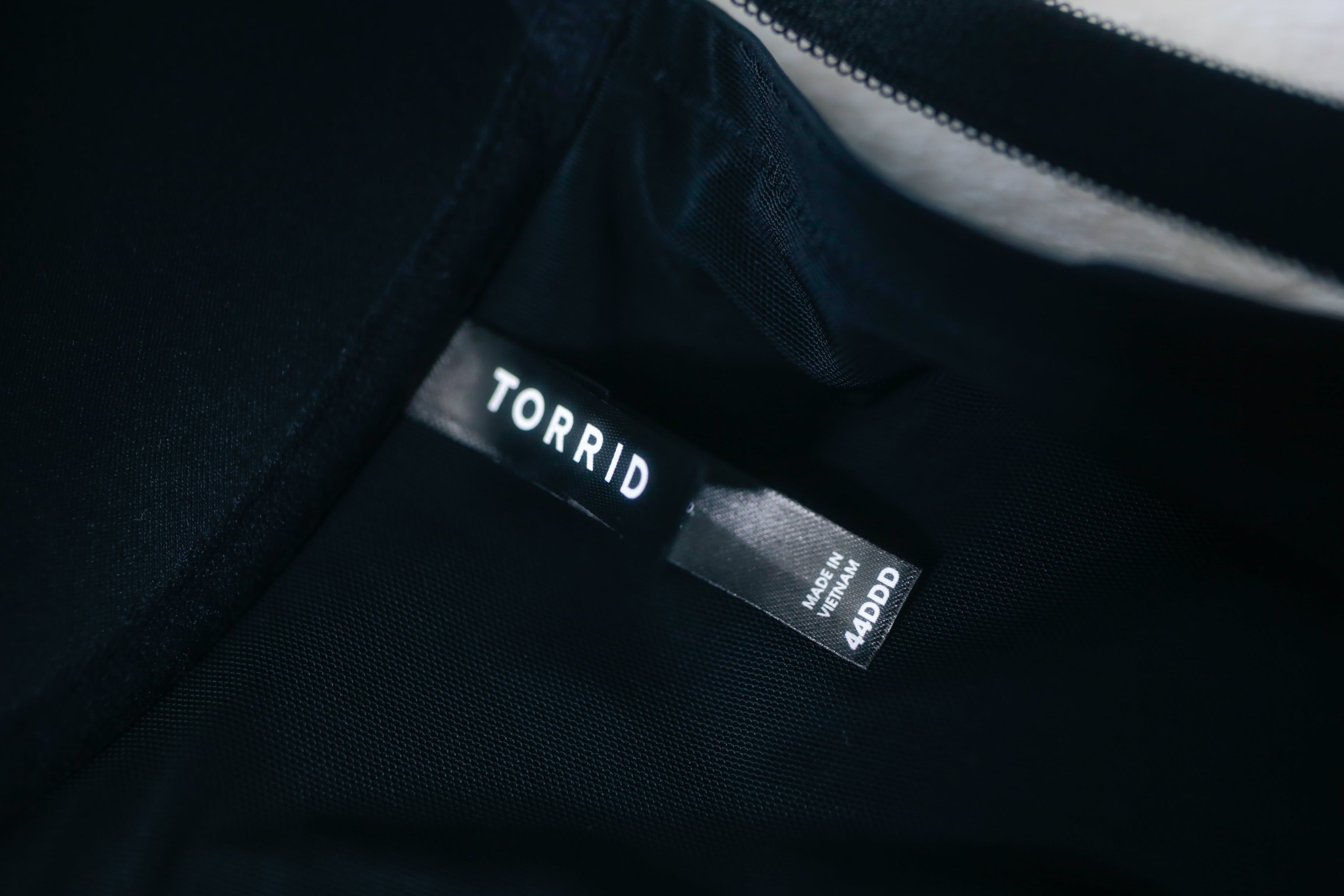 Torrid Curve 44DDD XO Plunge Push-up Front-close T-shirt Bra Black