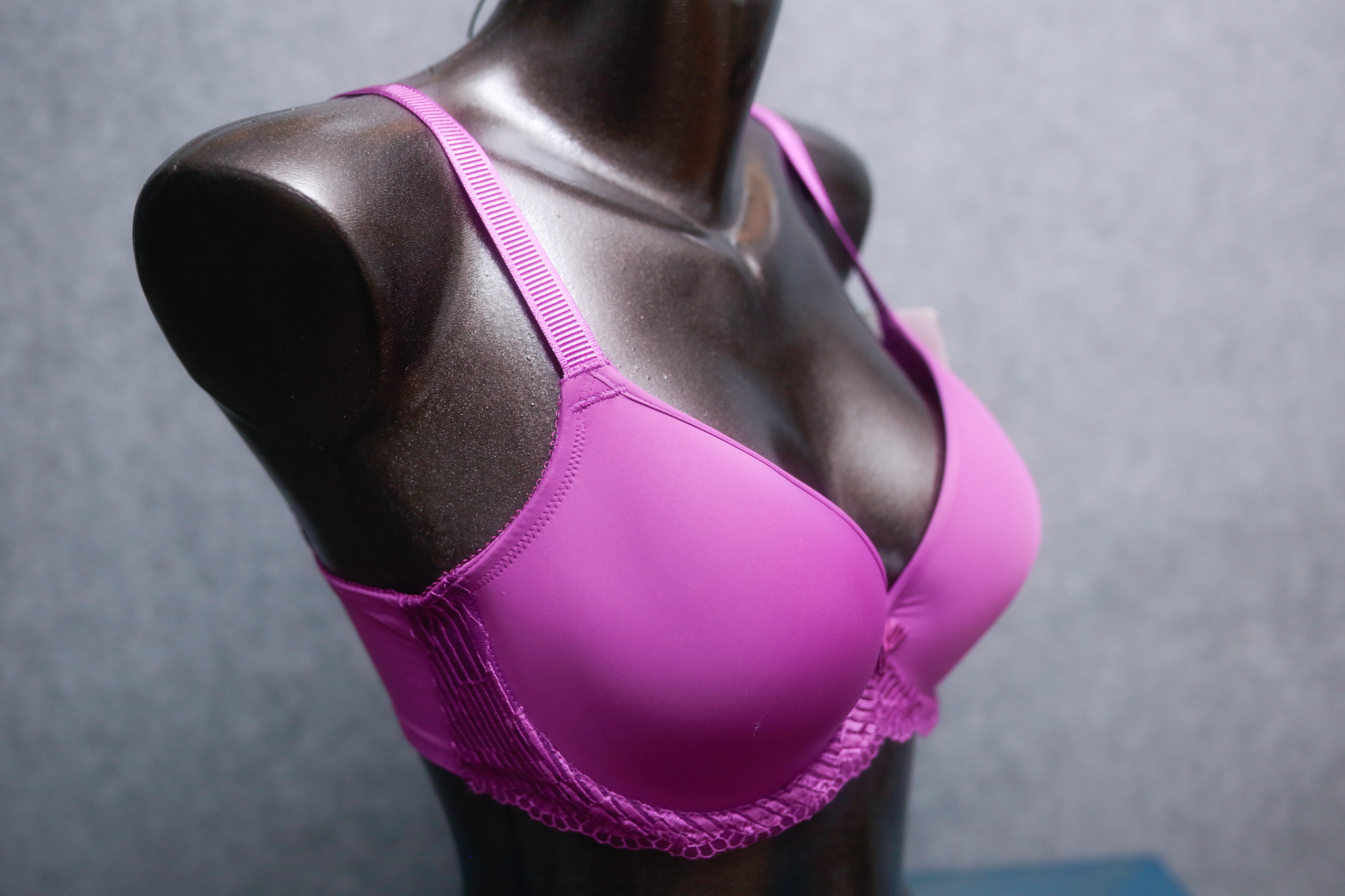 Wacoal 32DD 853117 La Femme Underwire Lightly Padded Plunge T-shirt Bra Purple NEW