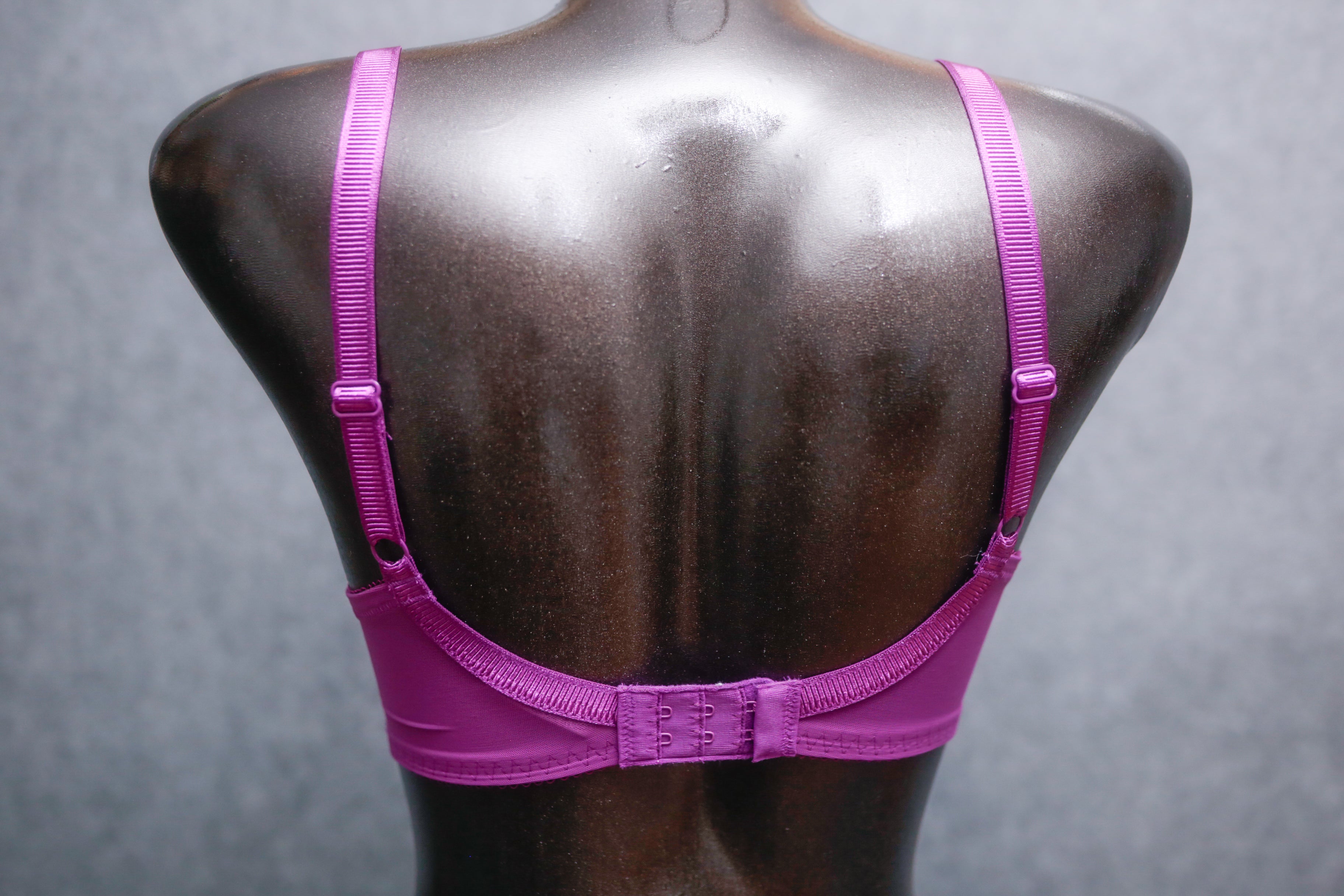 Wacoal 32DD 853117 La Femme Underwire Lightly Padded Plunge T-shirt Bra Purple NEW