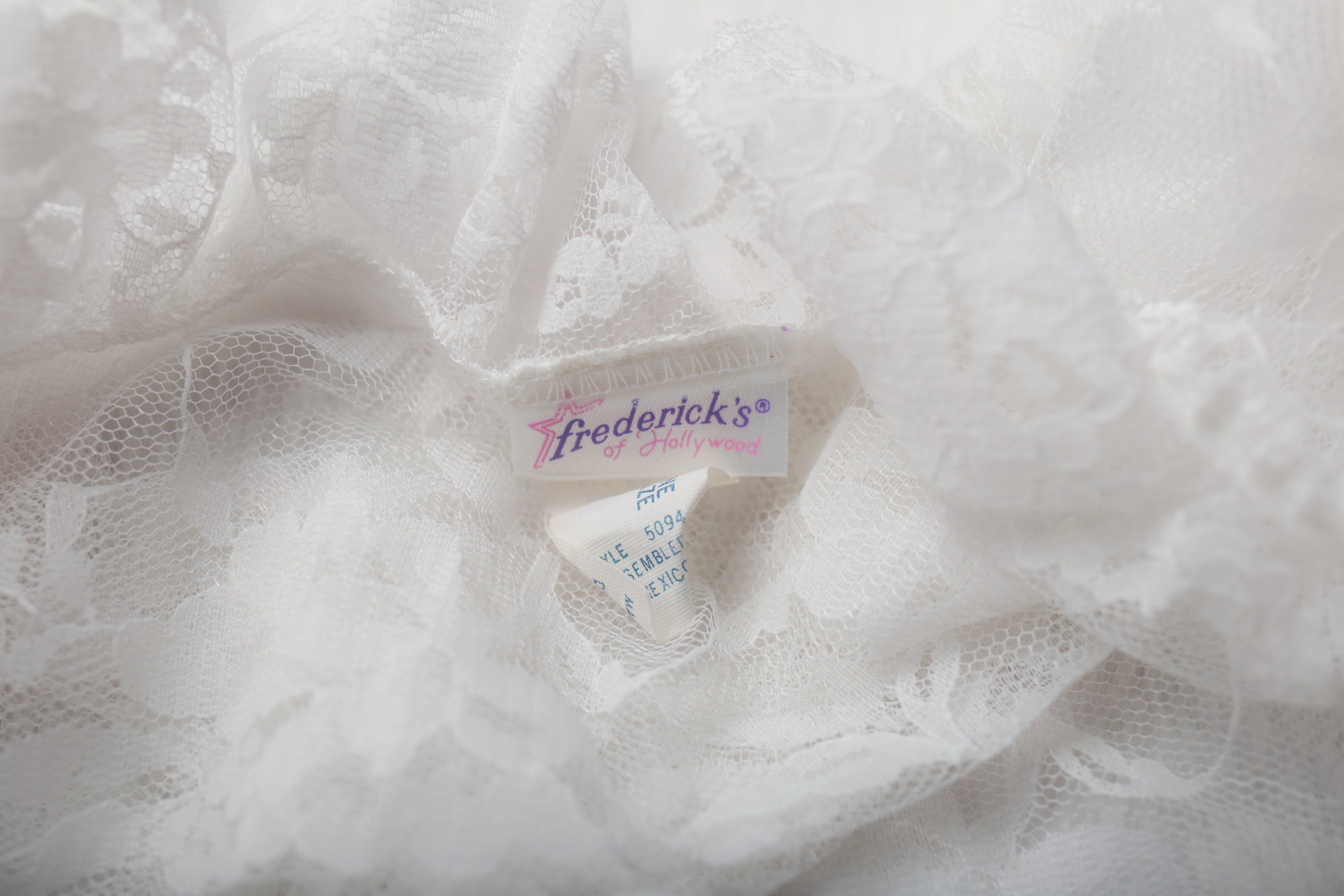 Frederick's of Hollywood Vintage Sheer Lace Bridal Peignoir Shawl Negligee Lingerie One Size White