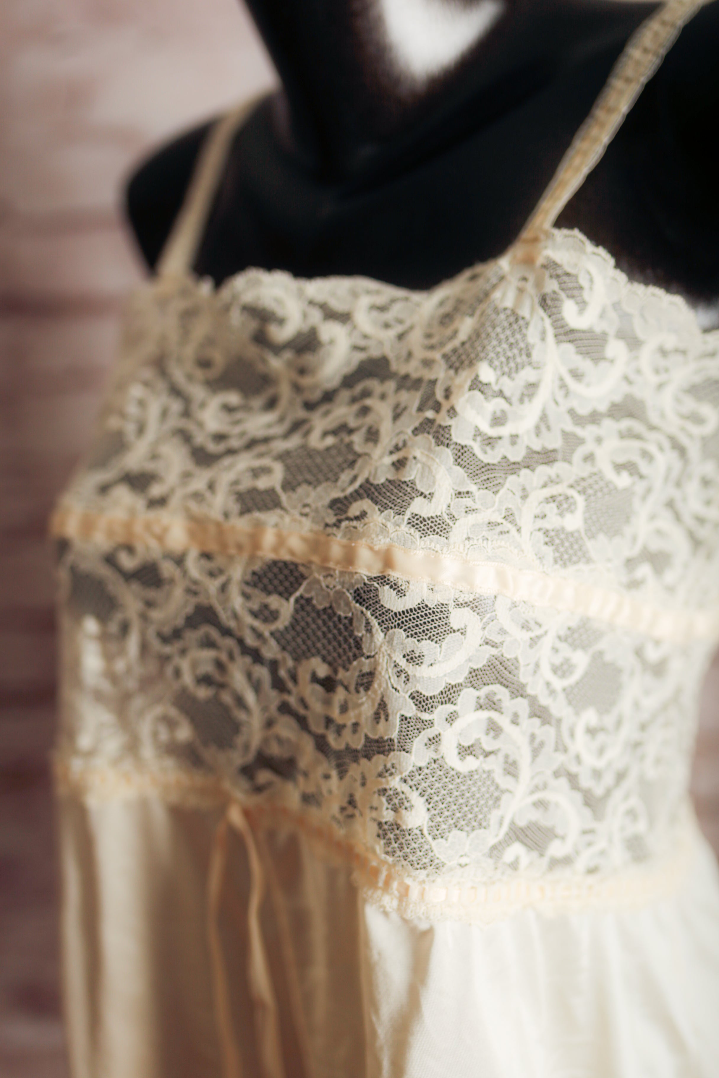 Maidenform Vintage Victorian Satin Lace Teddy Bodysuit Ivory Small