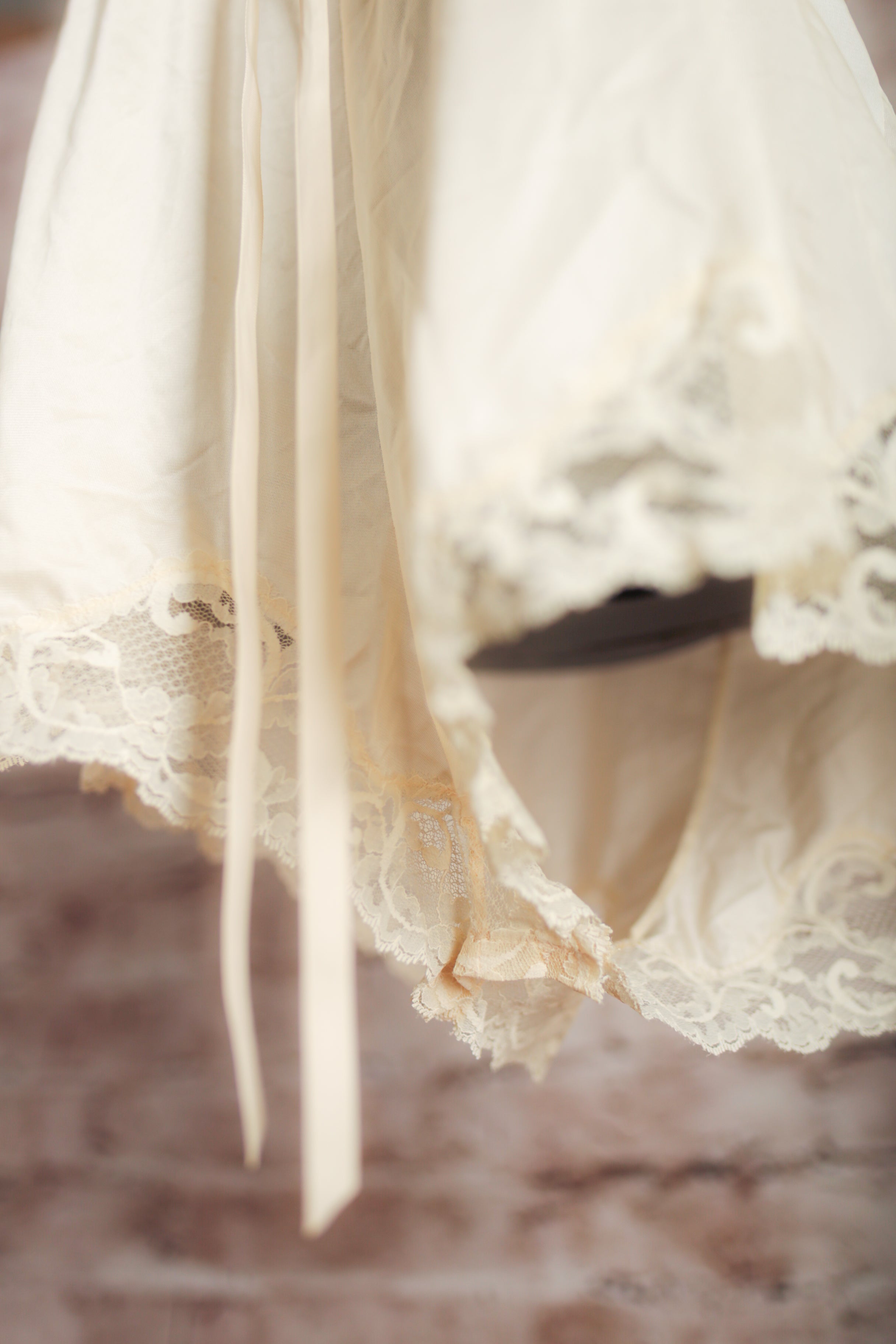 Maidenform Vintage Victorian Satin Lace Teddy Bodysuit Ivory Small