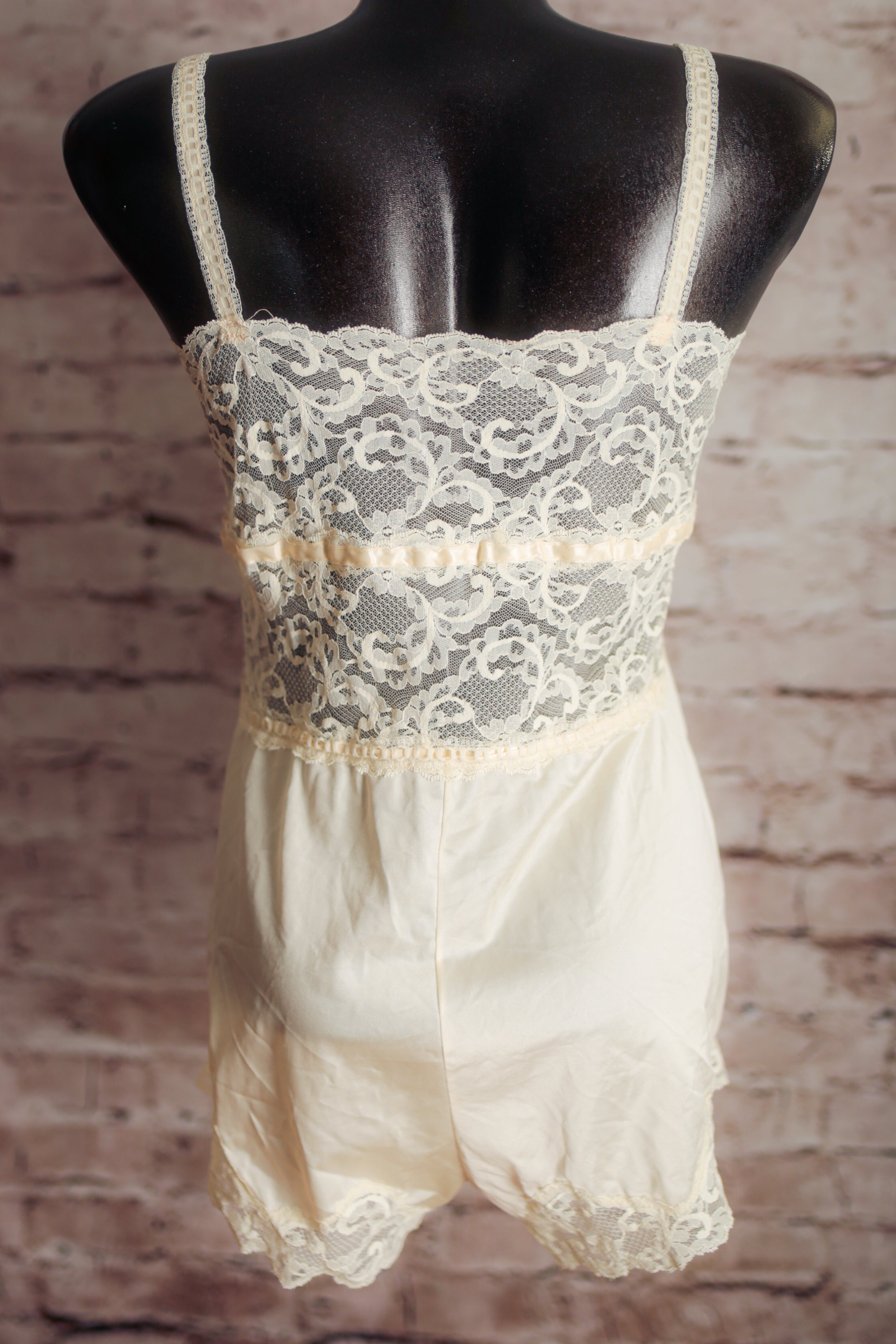 Maidenform Vintage Victorian Satin Lace Teddy Bodysuit Ivory Small