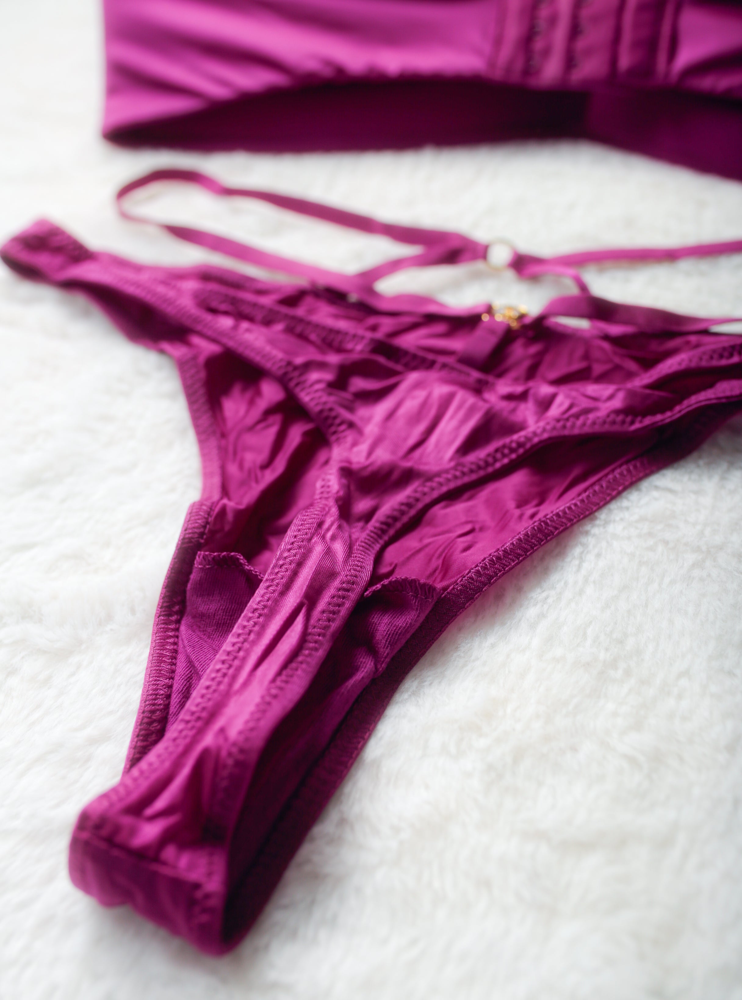 Victoria's Secret 38D So Obsessed Wirefree Wireless T-shirt Bra and Very Sexy Strappy Thong Set Raspberry Cooler