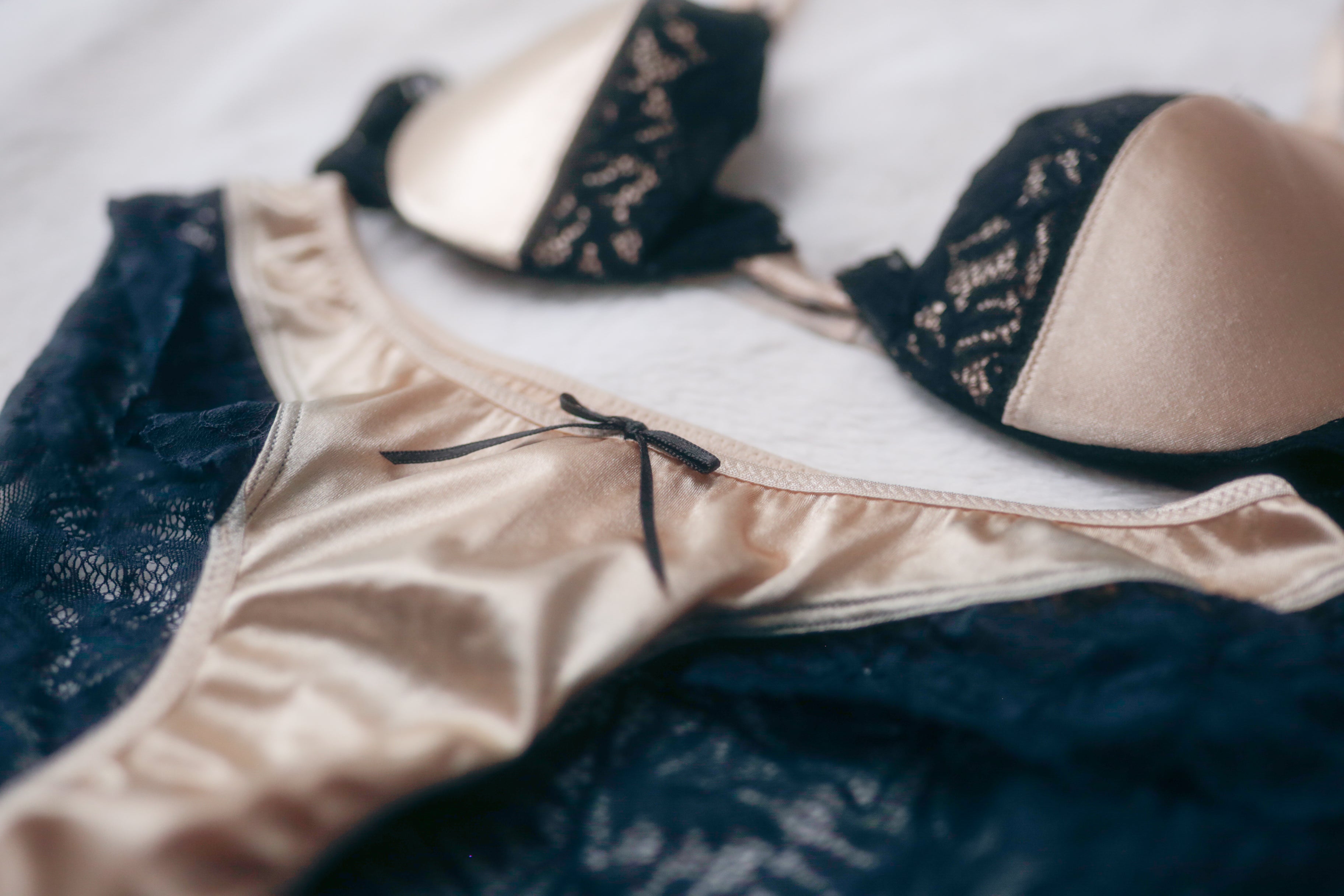 Wonderbra 38B Vintage Bra and Panty Set Push-up Underwire Satin Lace