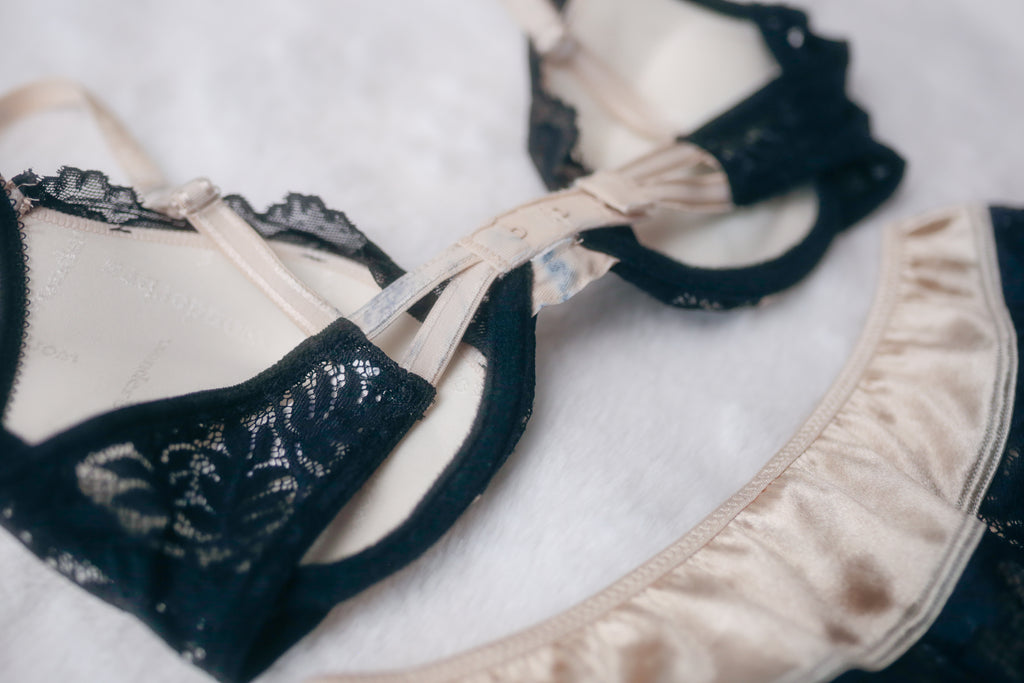 Wonderbra 38B Vintage Bra and Panty Set Push-up Underwire Satin Lace