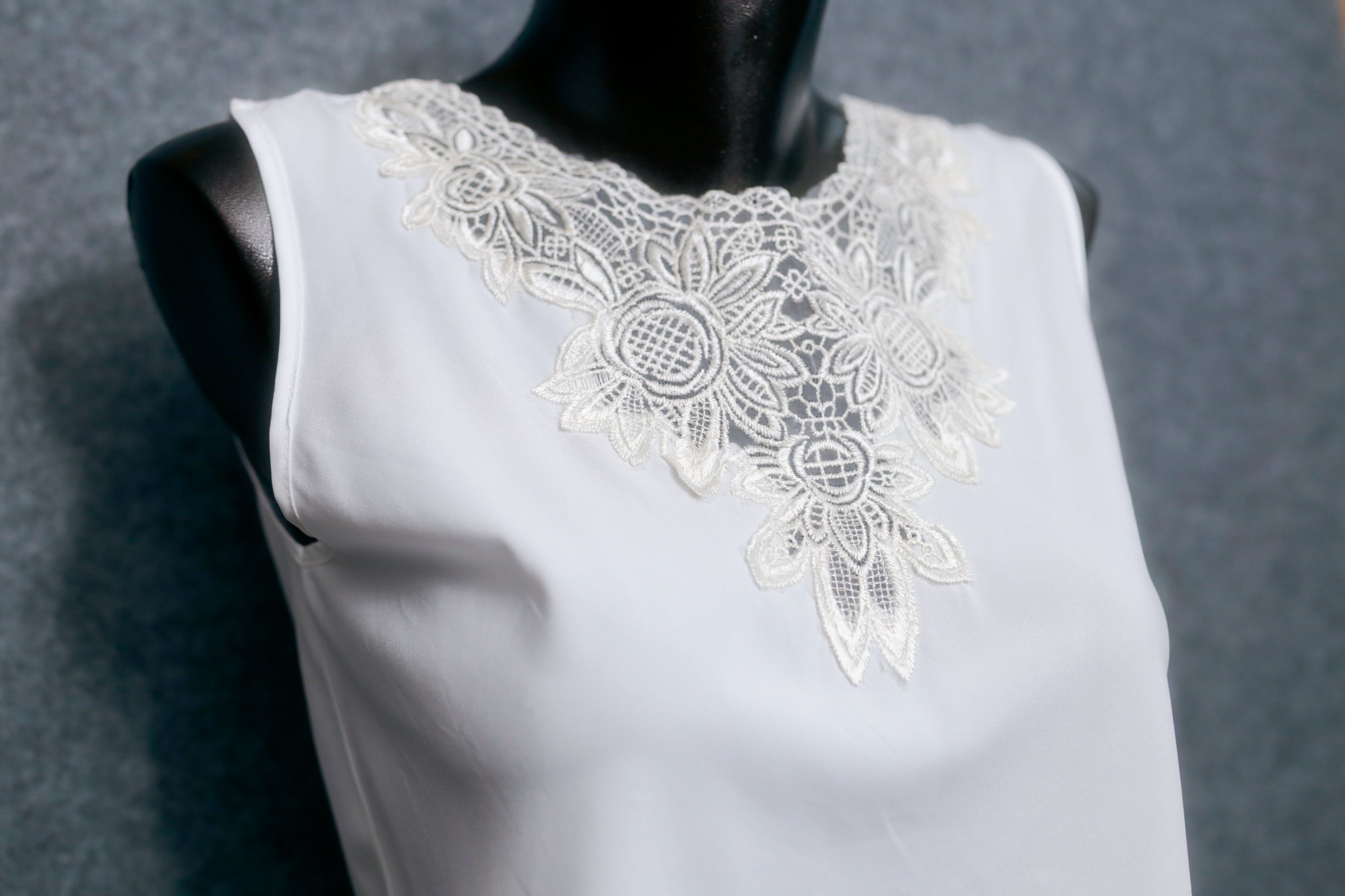 Cinema Etoile Eyelet Cami Chemise Lingerie White Satin and Lace: Size Small NEW