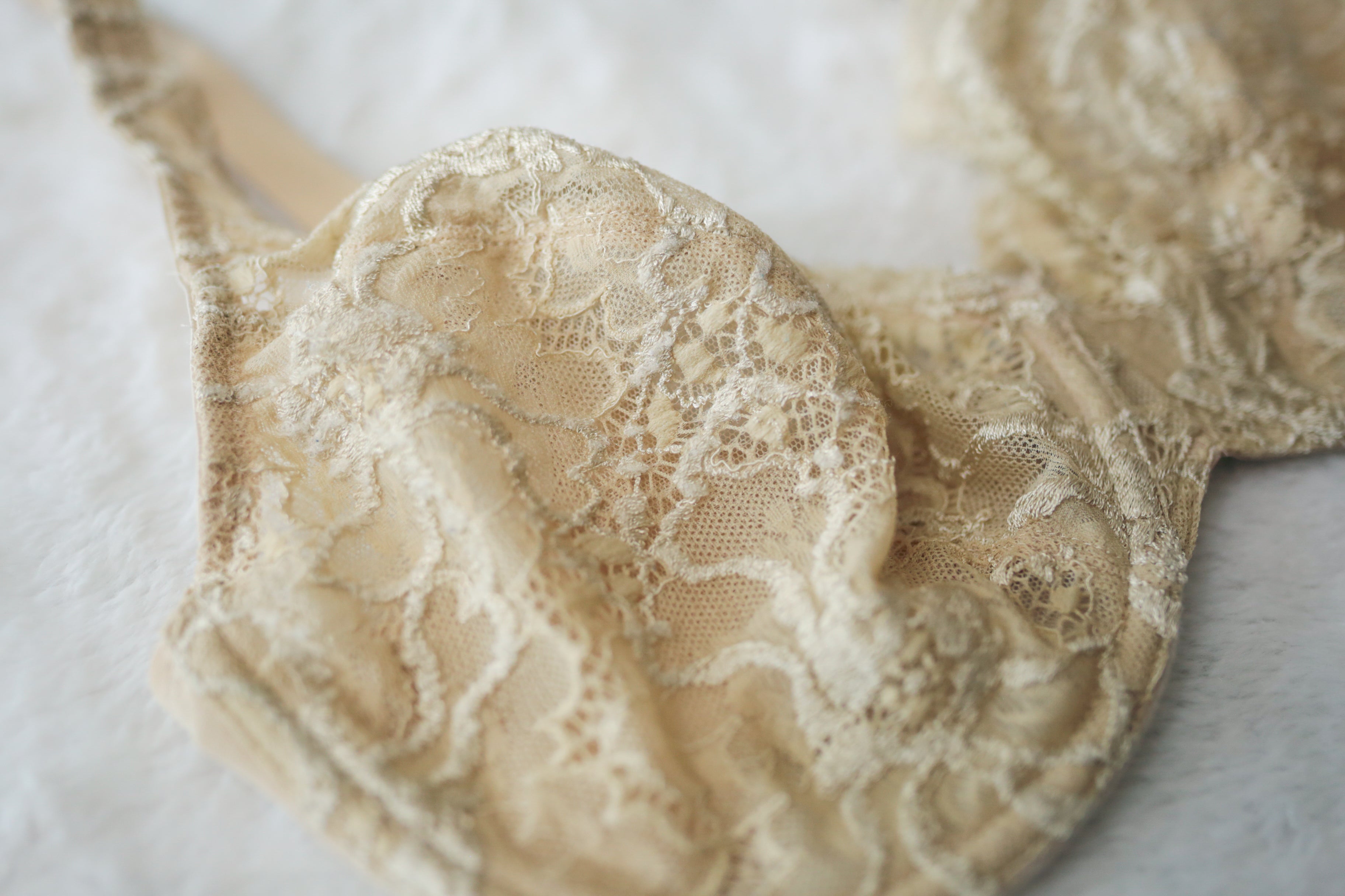 Wacoal 32DD 85750 Pure Inspiration Lace Minimizer Underwire Unpadded Bra Beige Nude