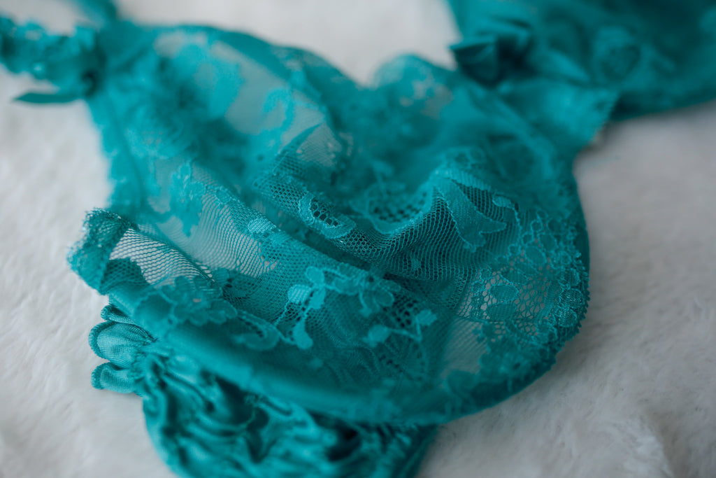 Victoria's Secret 36C Vintage Gold Tag Demi Sheer Unpadded Bra Teal Lace