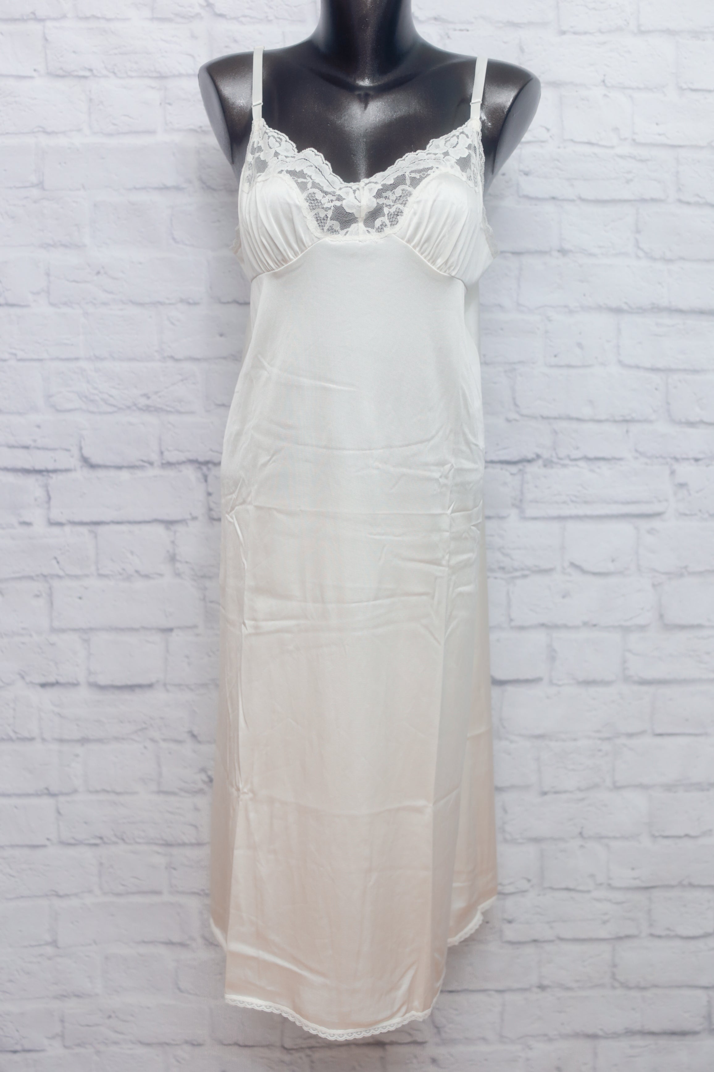 Vassarette Vintage Full Slip Nightgown Lingerie 40 28" Large Ivory USA-made