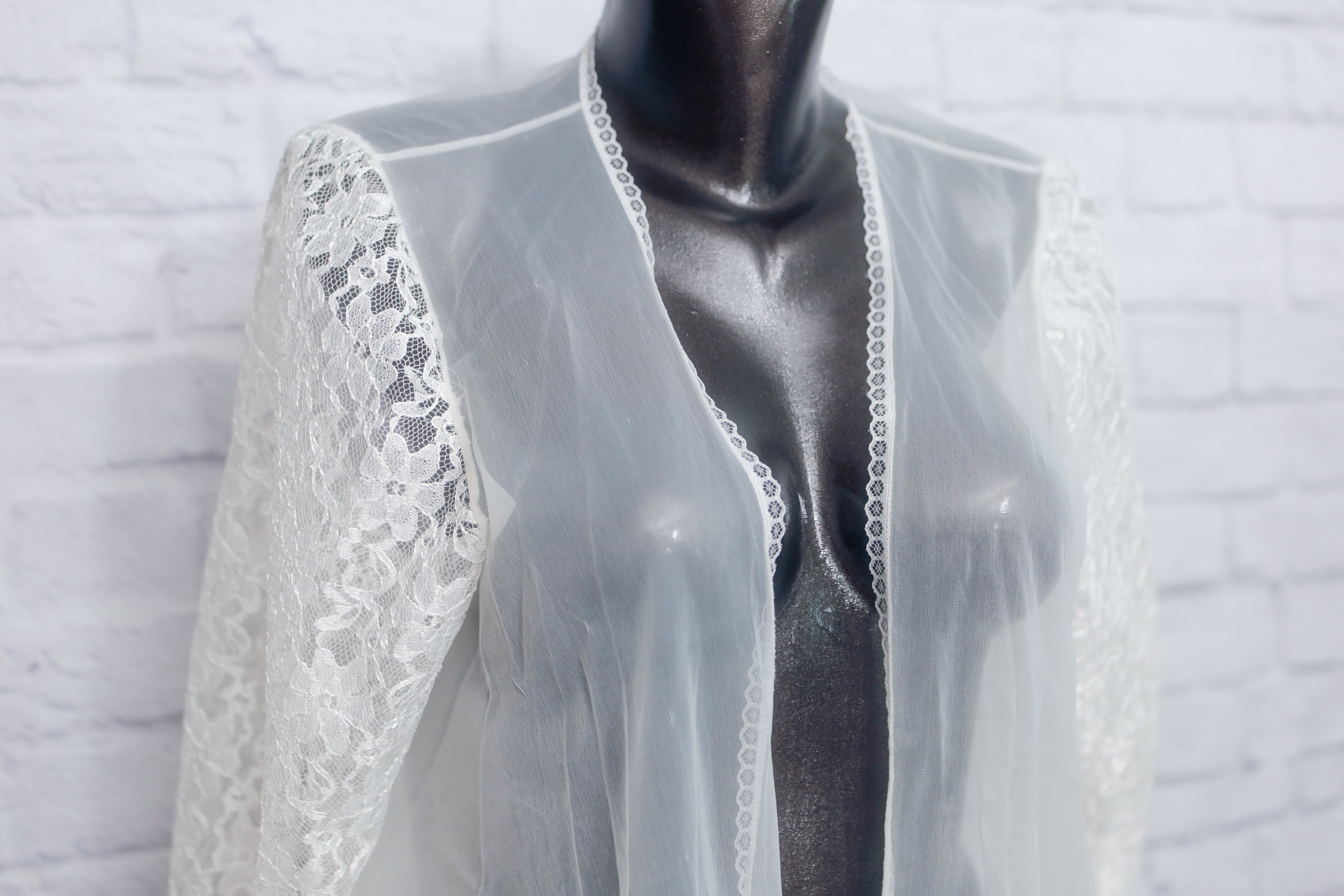 90s Vintage Tulle Lace Peignoir Shawl Negligee Lingerie Large White