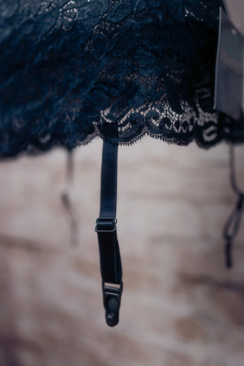 Seduction by Fredericks of Hollywood Waist Garter Suspender L / XL Black Lace NEW