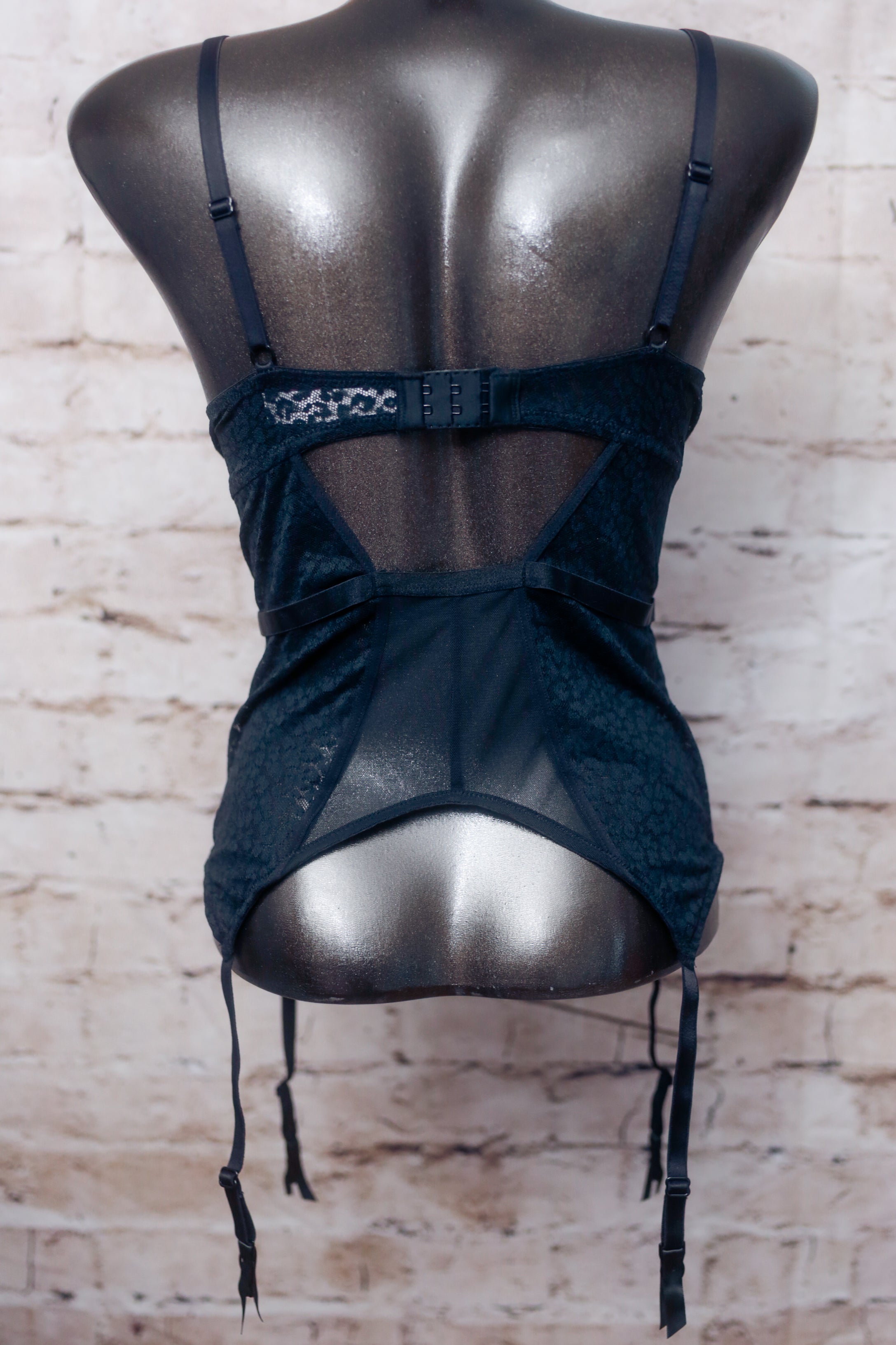 Adore Me 34C Babydoll Bustier with Garter Suspender Black Lace Keyhole NEW