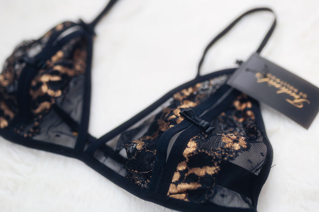 Frederick's of Hollywood Lace Open-cup Peek-a-boo Black Lace Sexy Bralette Medium Black NEW