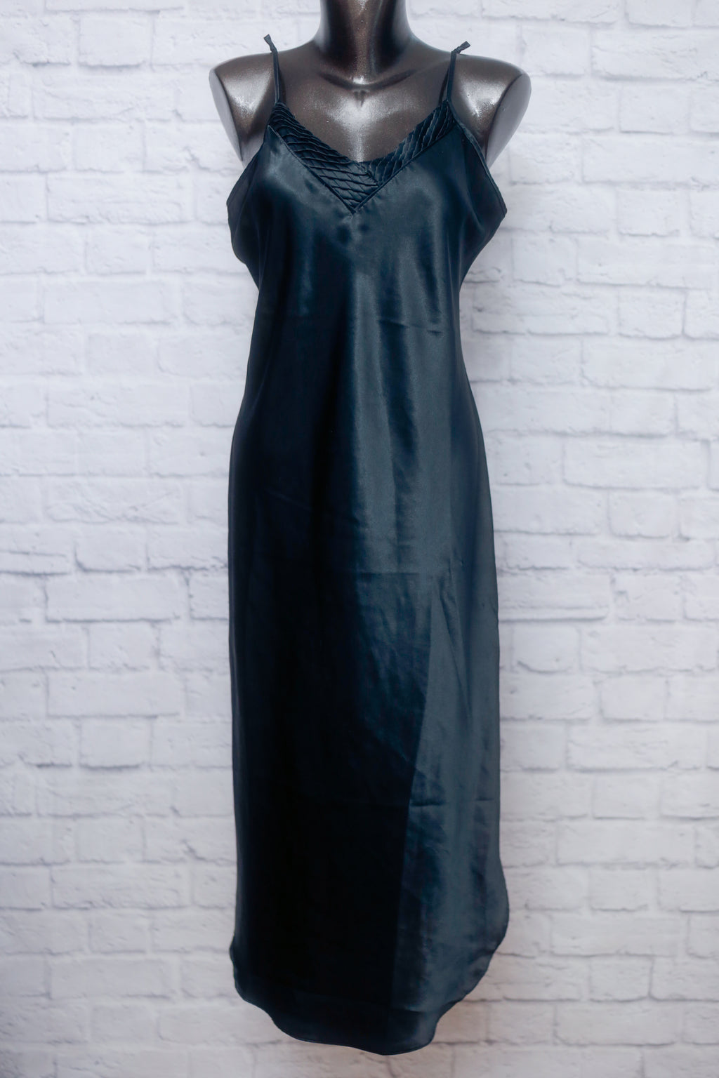 California Dynasty Vintage USA-made Black Full Slip Nightgown Lingerie: Size Medium