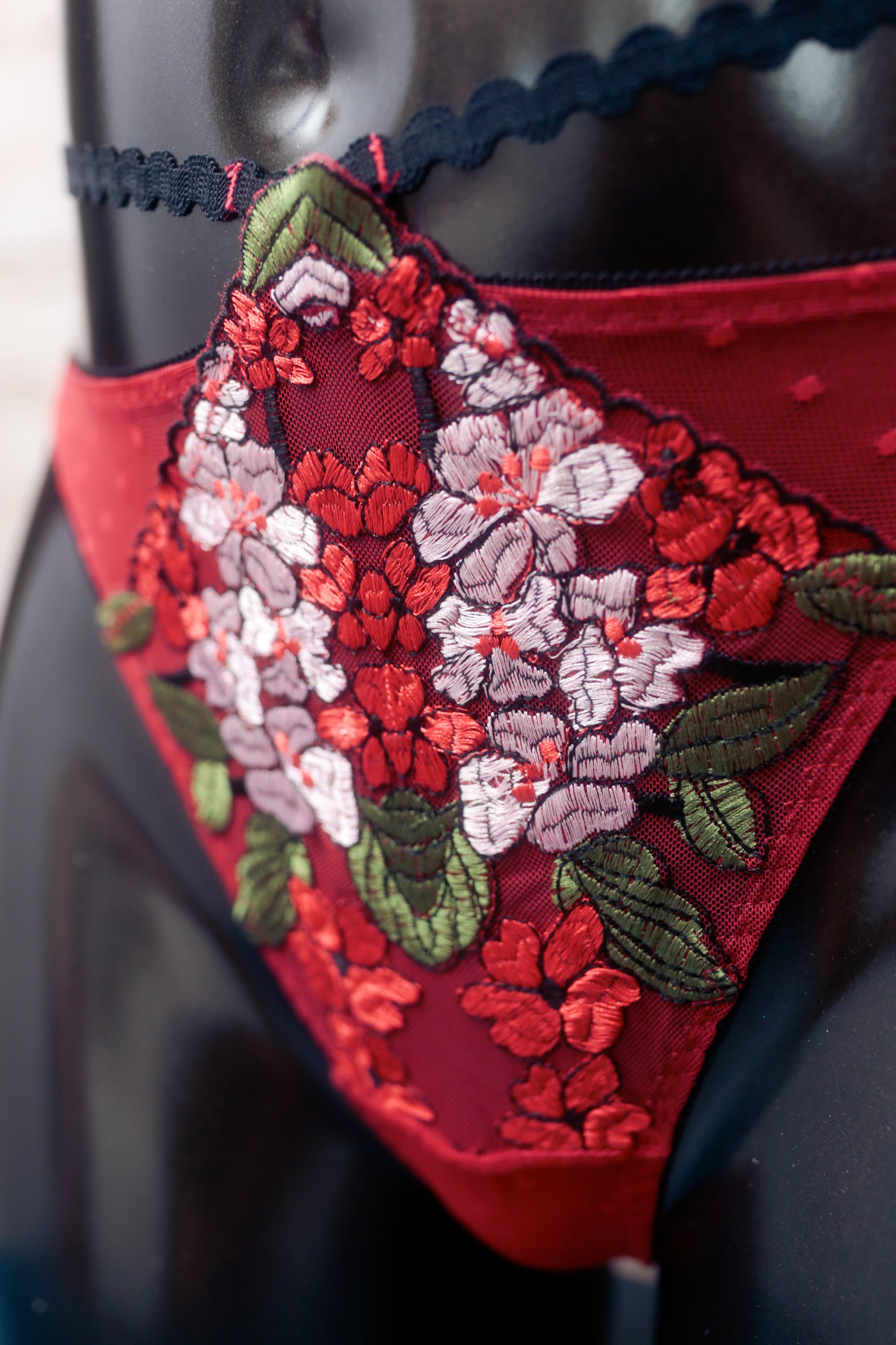 Splendies Embroidered Floral Thong Bikini Panties Large NEW