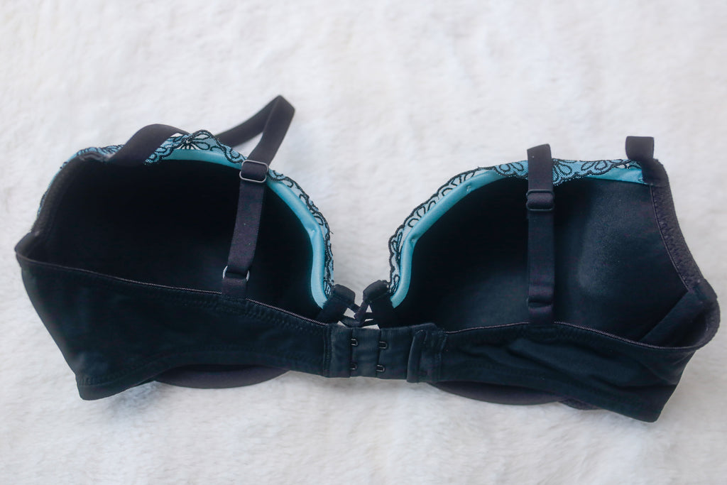 Vassarette 36D Retro Daisy Embroidered Underwire Bra Blue Black