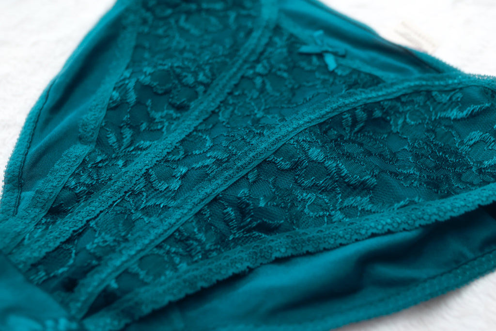 Vassarette Vintage Silky Hi-cut Brief Panties 6 Medium Hunter Green NEW