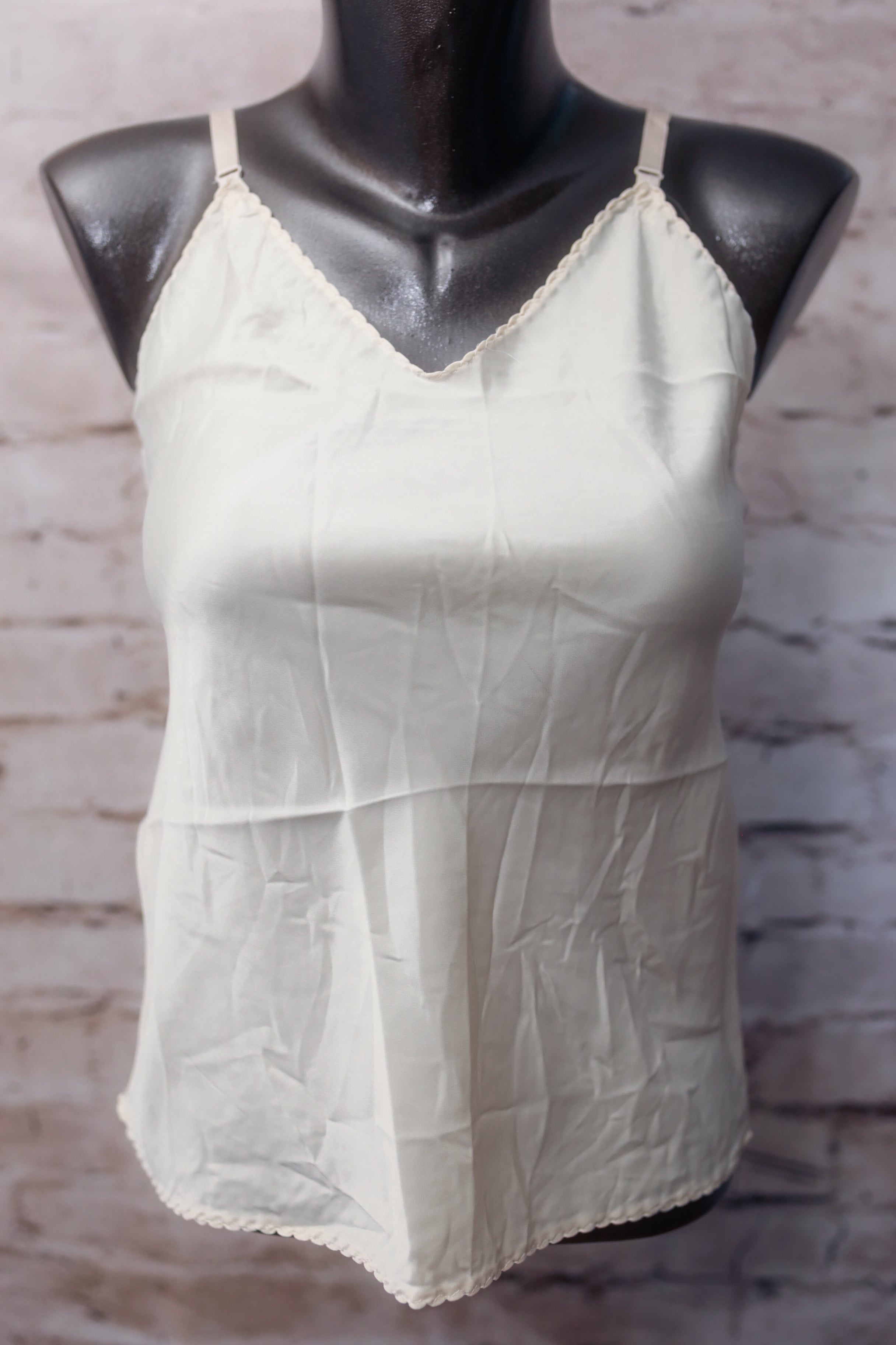 Wonder Maid Non-cling Vintage Camisole Lingerie Size 32 Ivory