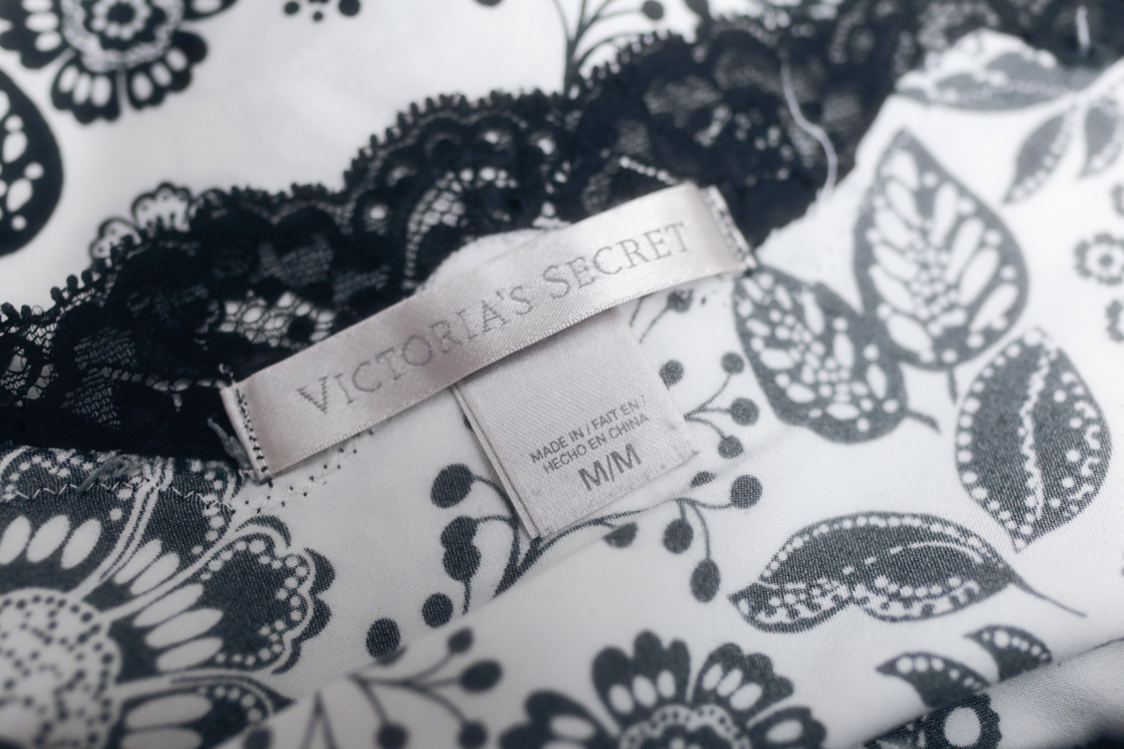 Victoria's Secret Camisole Nightie Lingerie Pene-vintage Silver Tag Black and White Floral Medium