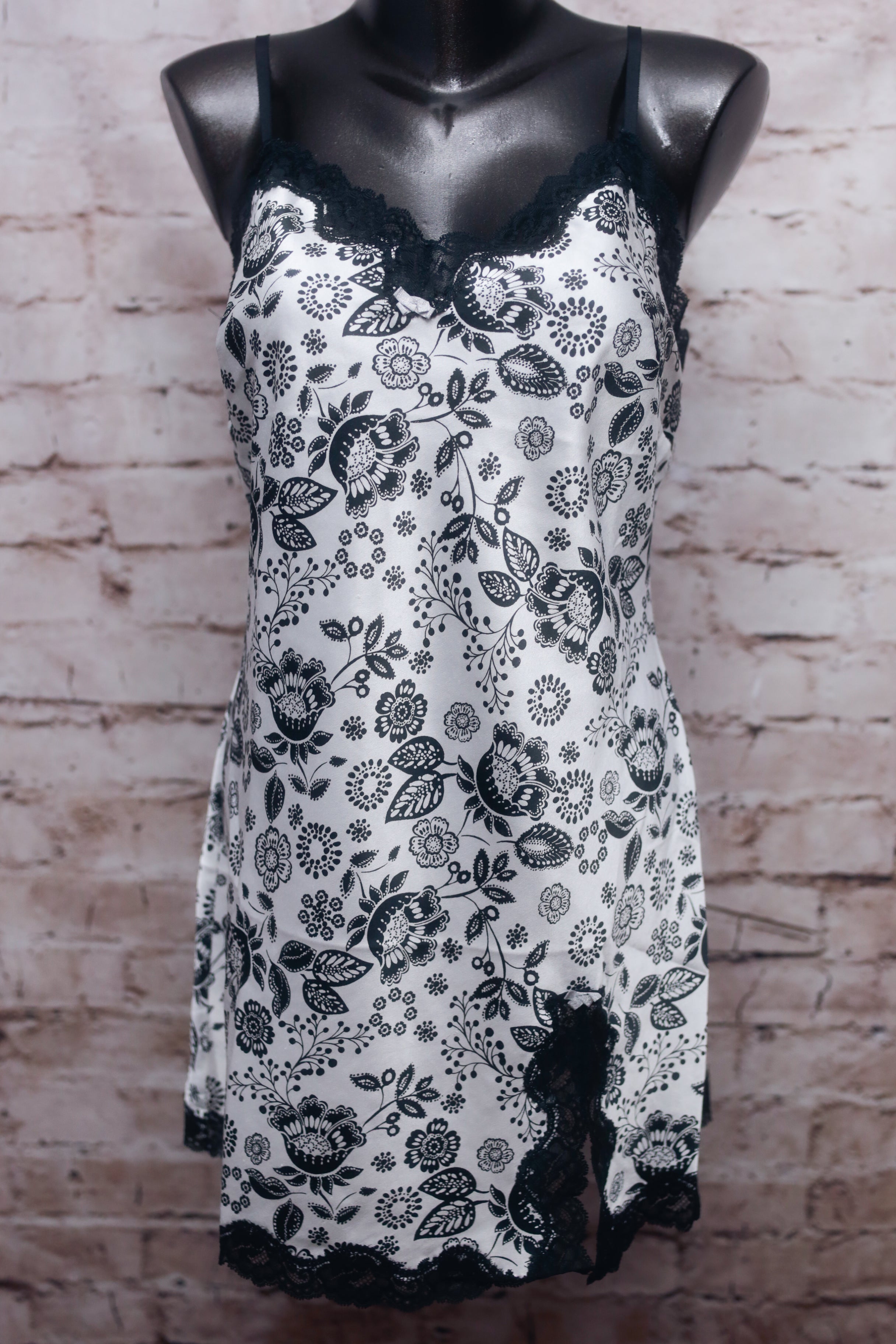 Victoria's Secret Camisole Nightie Lingerie Pene-vintage Silver Tag Black and White Floral Medium