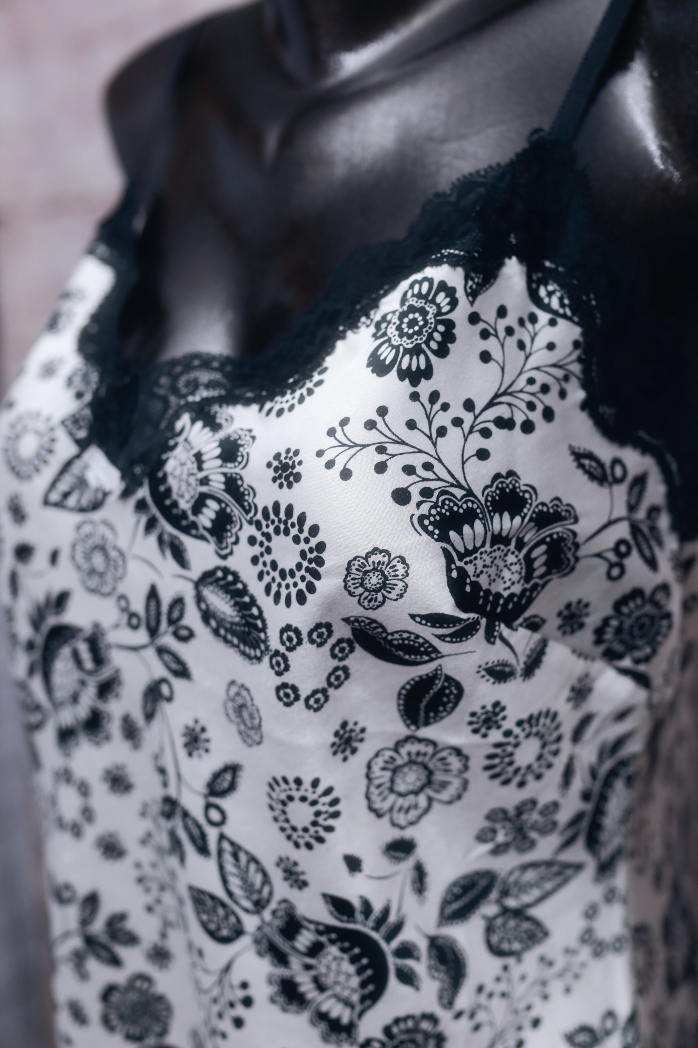 Victoria's Secret Camisole Nightie Lingerie Pene-vintage Silver Tag Black and White Floral Medium