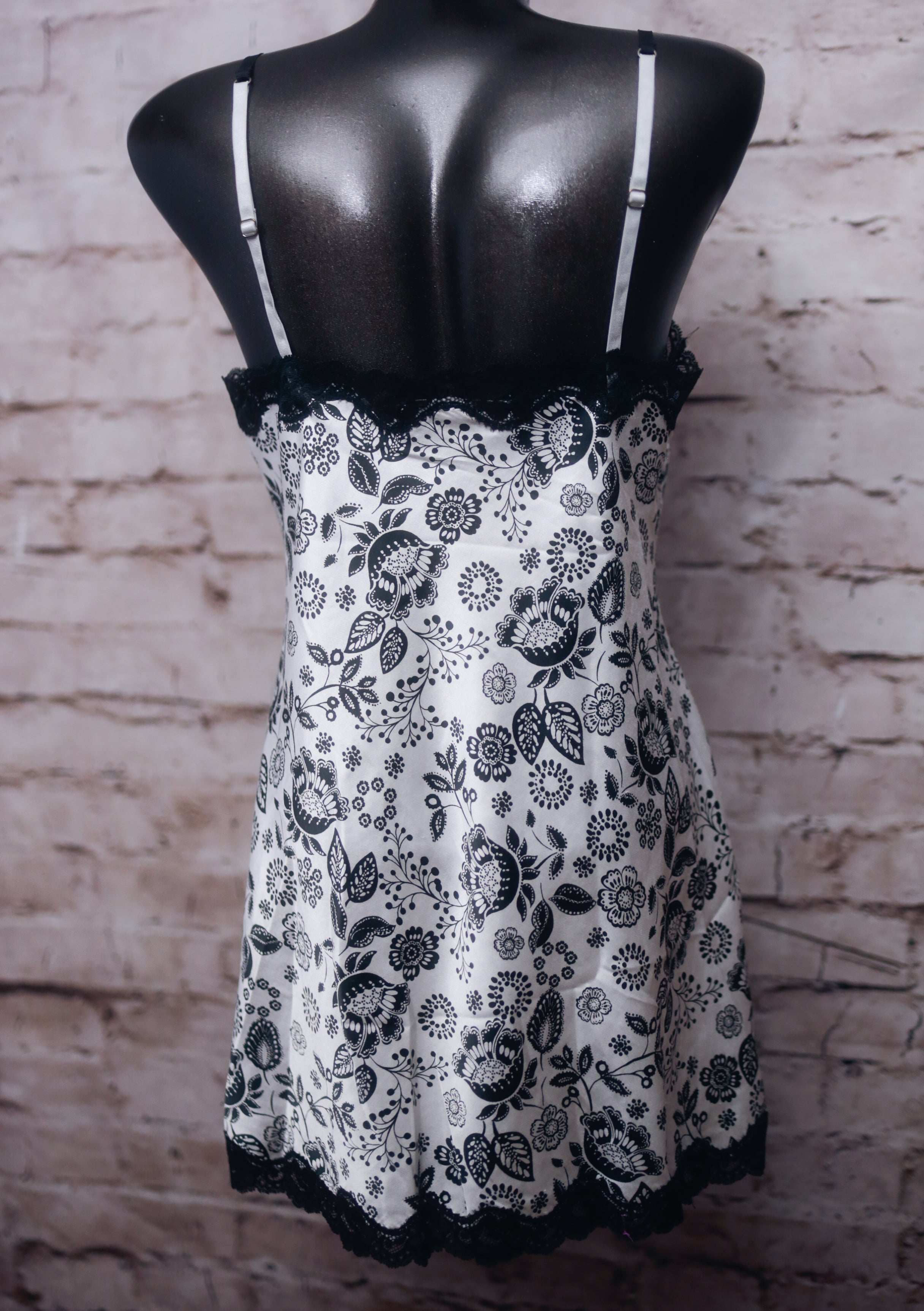 Victoria's Secret Camisole Nightie Lingerie Pene-vintage Silver Tag Black and White Floral Medium