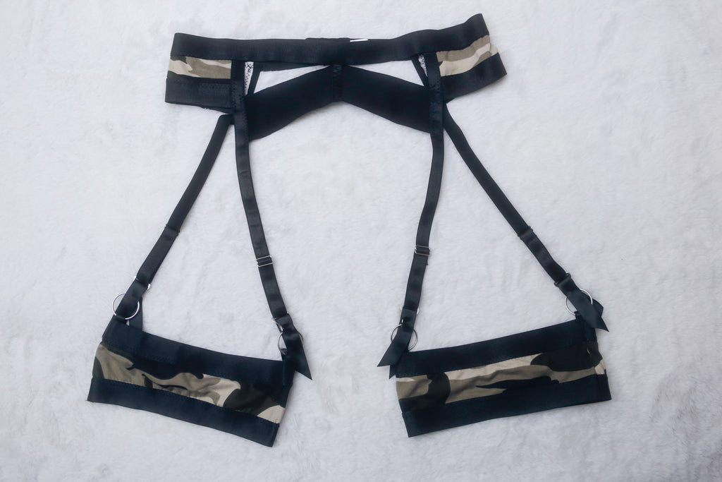 Camo Garter Suspenders Set Large