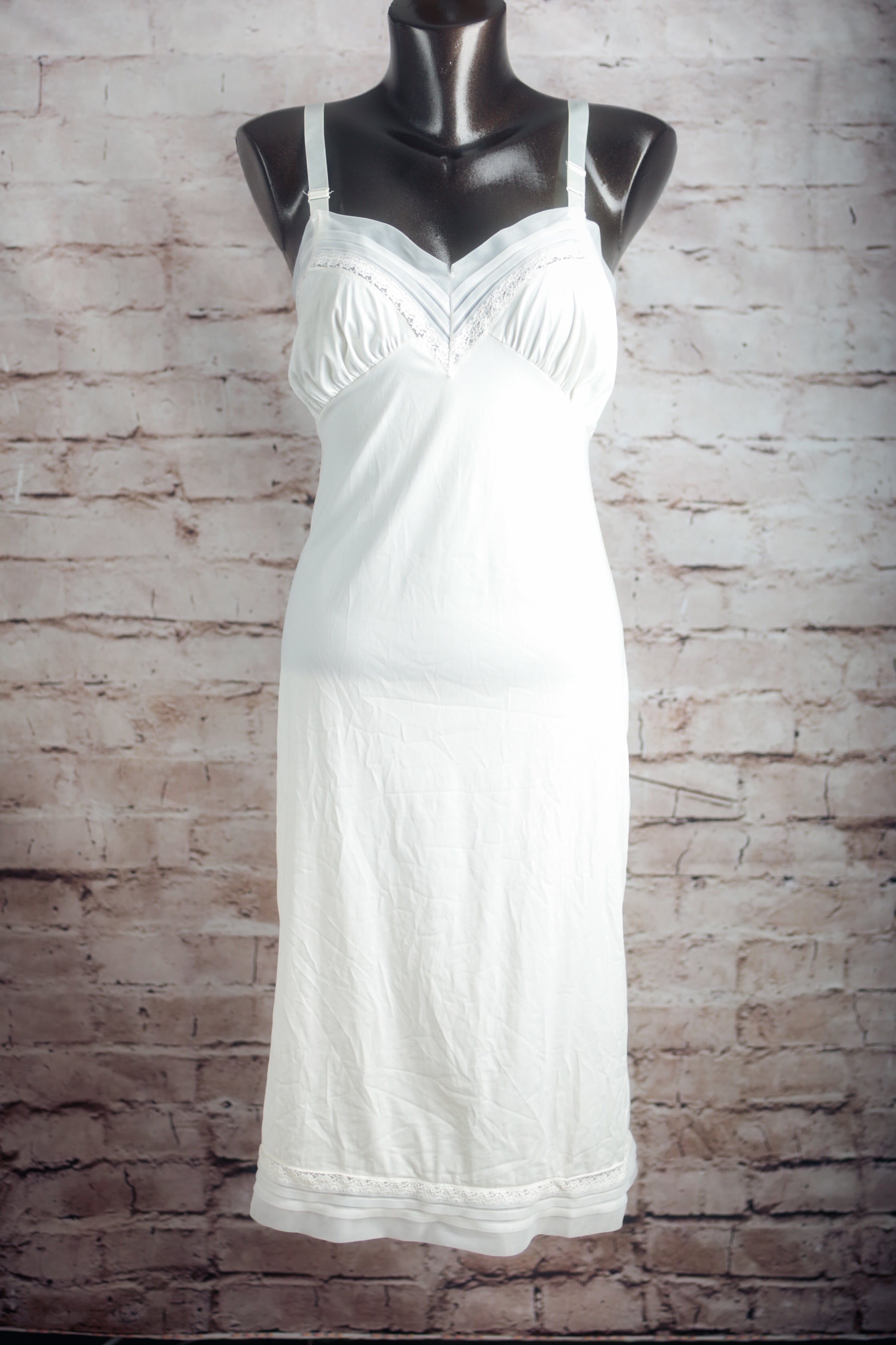 Pinehurst Lingerie Vintage Full Slip USA-made White Size 32 Regular