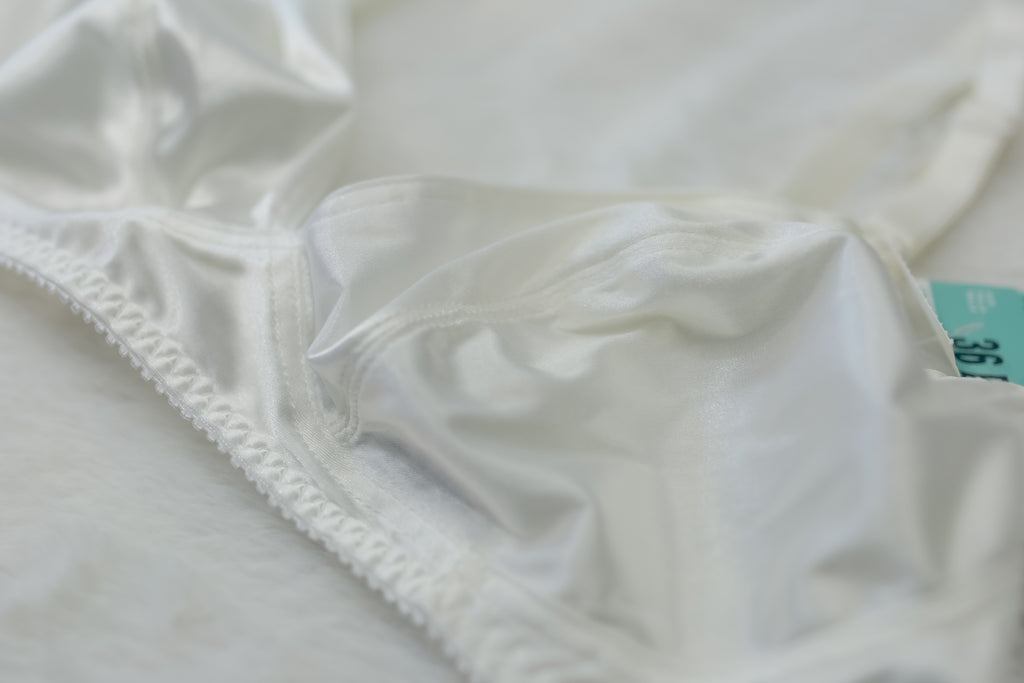 Vassarette 36B Vintage Satin Wireless Bra White NEW