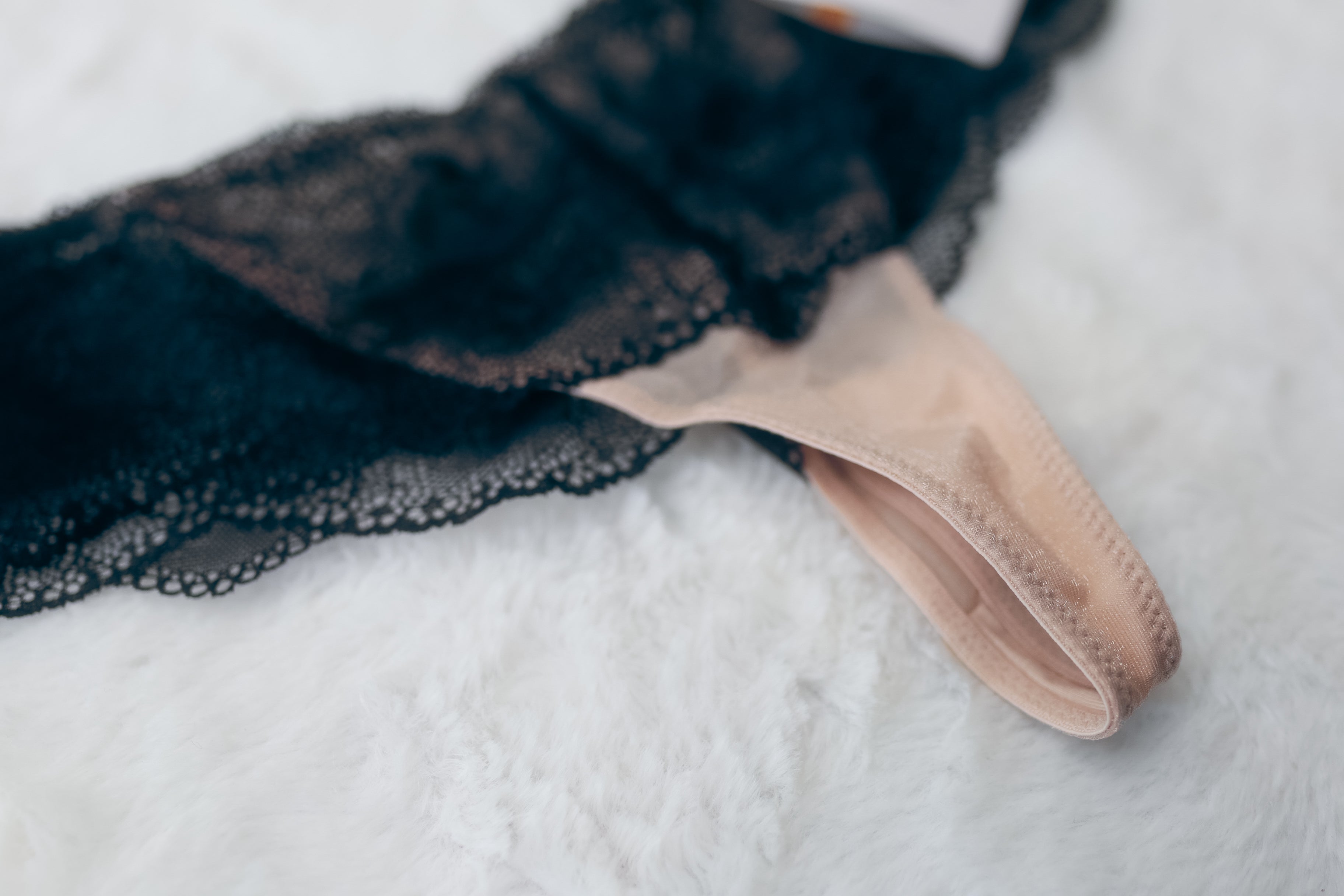 b.tempt'd by Wacoal B.Provocative Tanga Panty Size 5 Small Black