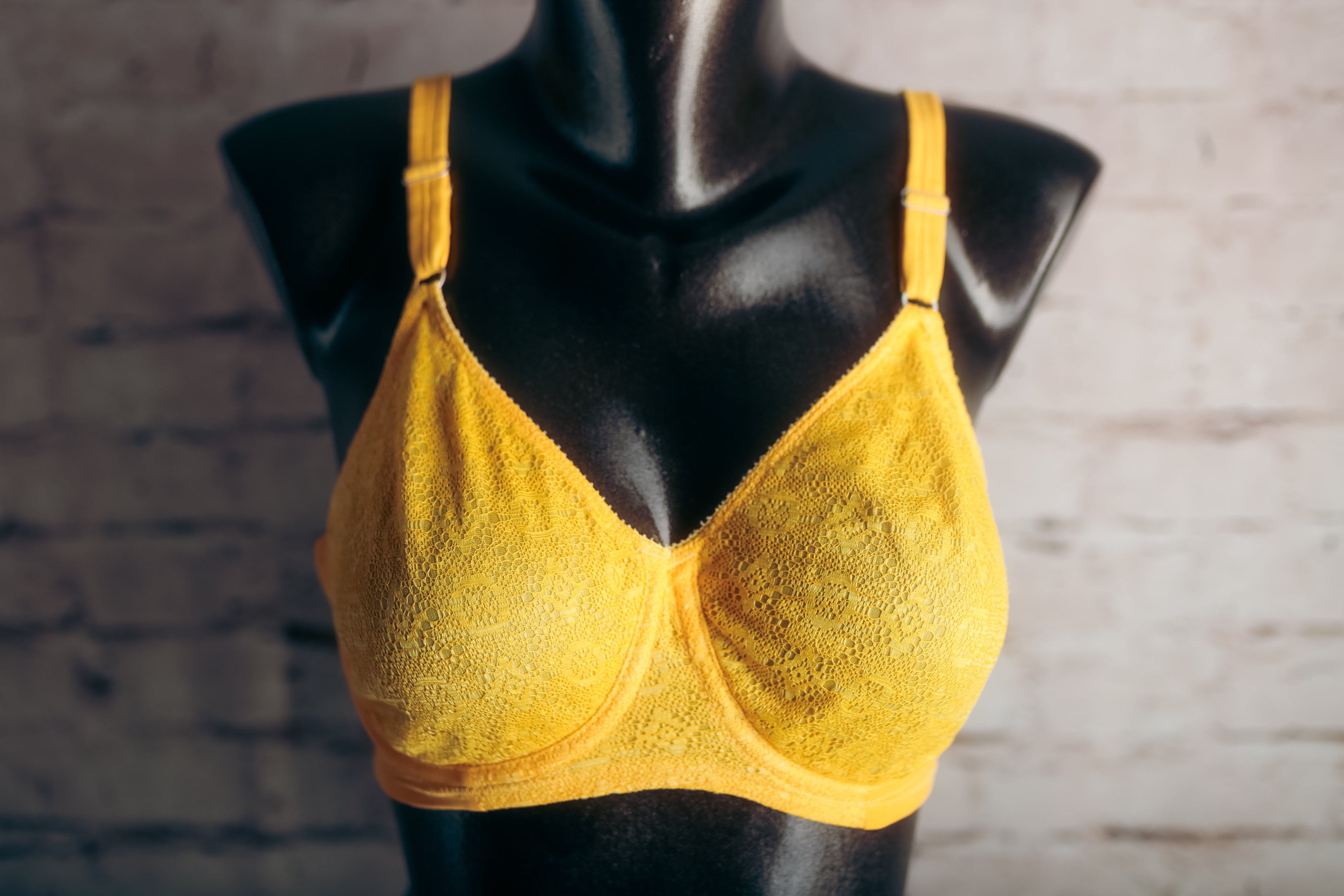 Maidenform 32D Sea Dream 1960s Vintage Unpadded Bra Yellow Lace