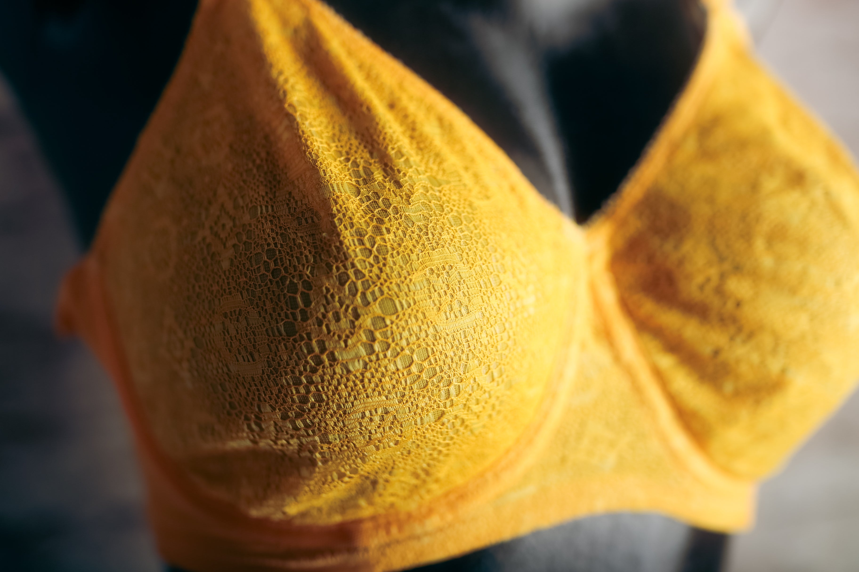 Maidenform 32D Sea Dream 1960s Vintage Unpadded Bra Yellow Lace