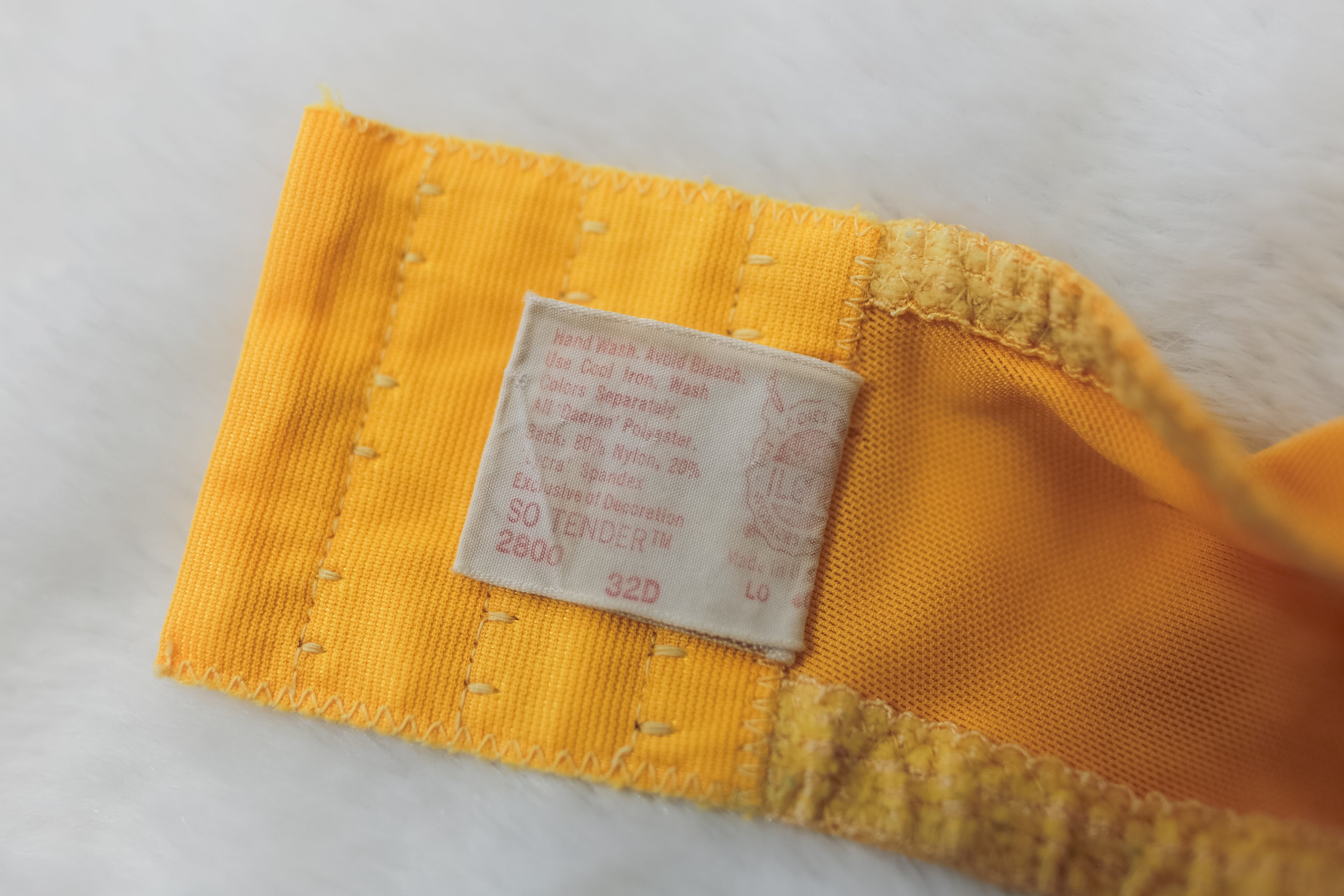 Maidenform 32D Sea Dream 1960s Vintage Unpadded Bra Yellow Lace